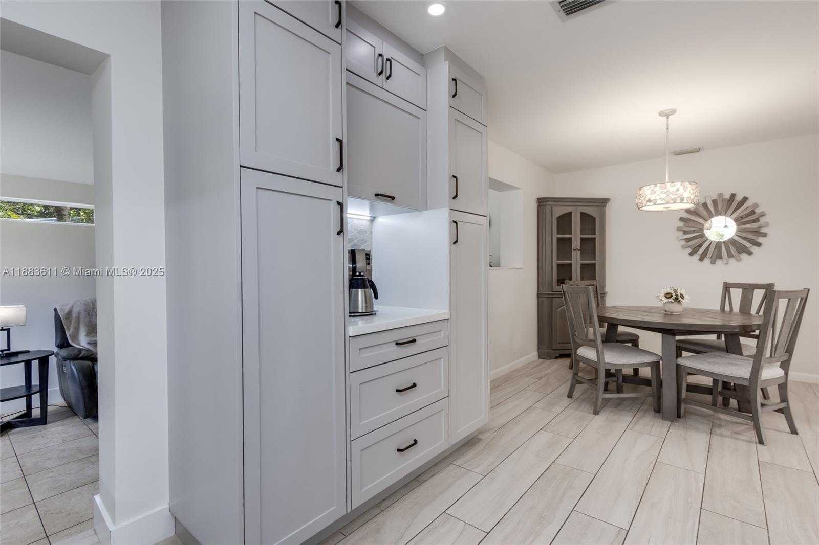 Small Image of 210 SOUTH WEST 64TH AVE, Pembroke Pines Number 4