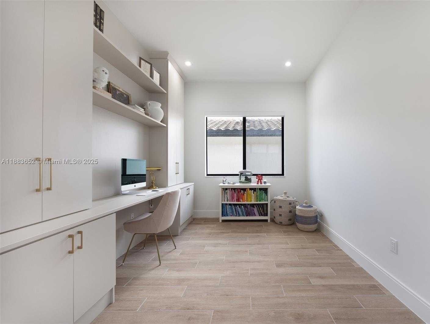 Small Image of 8026 NORTH WEST 43RD ST, Doral Number 9