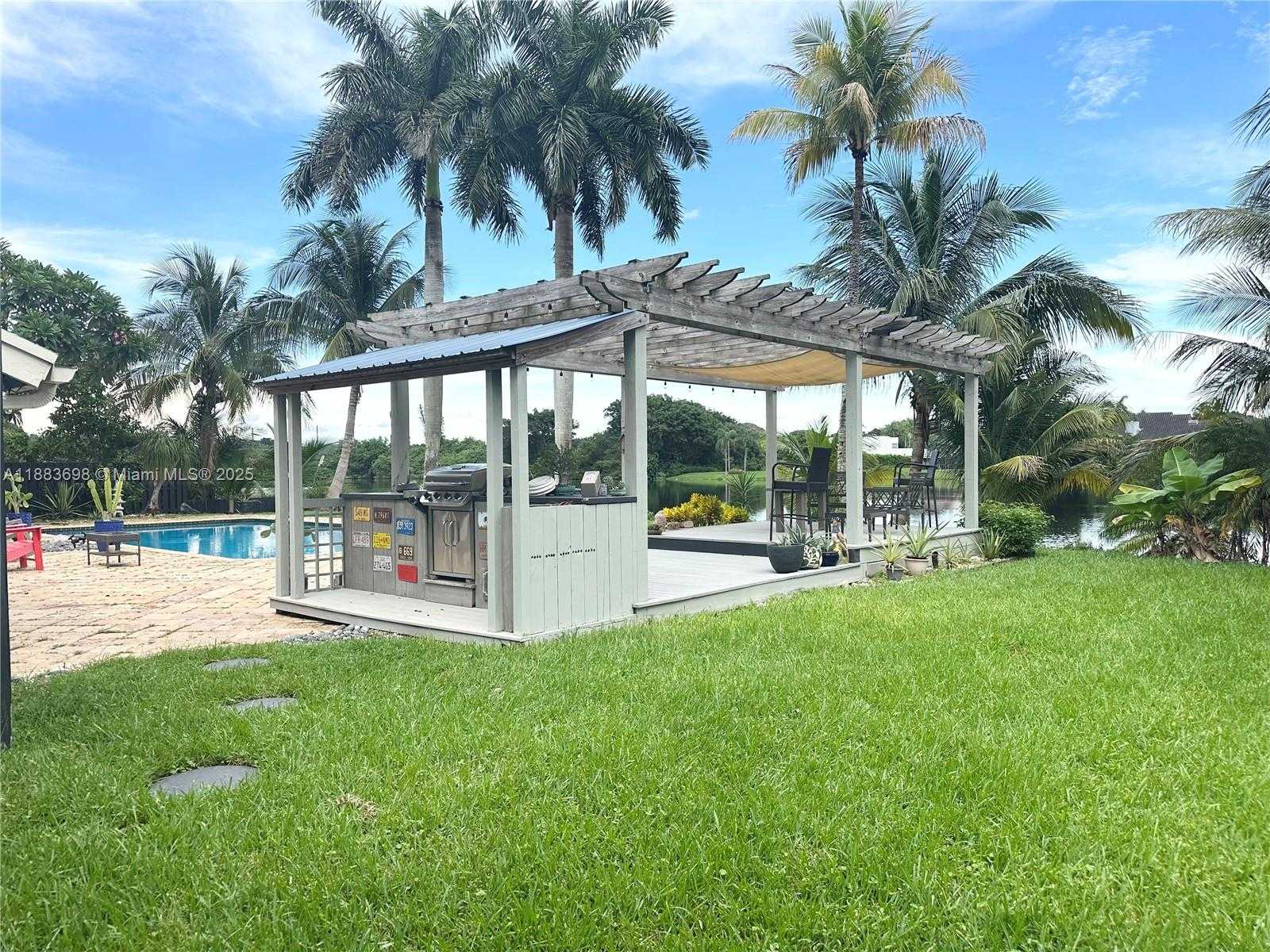 Small Image of 960 BAYBERRY POINT DR, Plantation Number 2