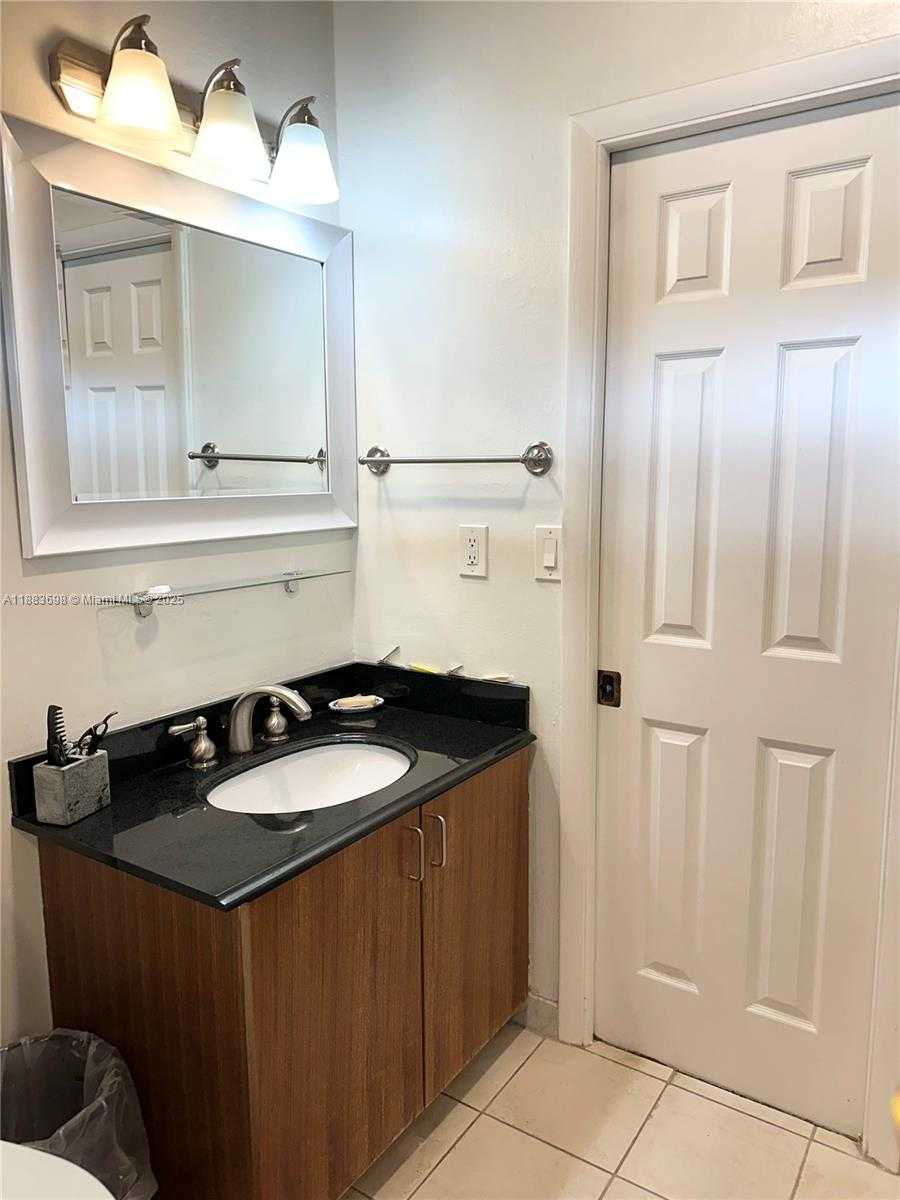 Small Image of 960 BAYBERRY POINT DR, Plantation Number 22