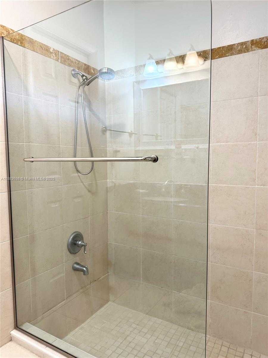Small Image of 960 BAYBERRY POINT DR, Plantation Number 24