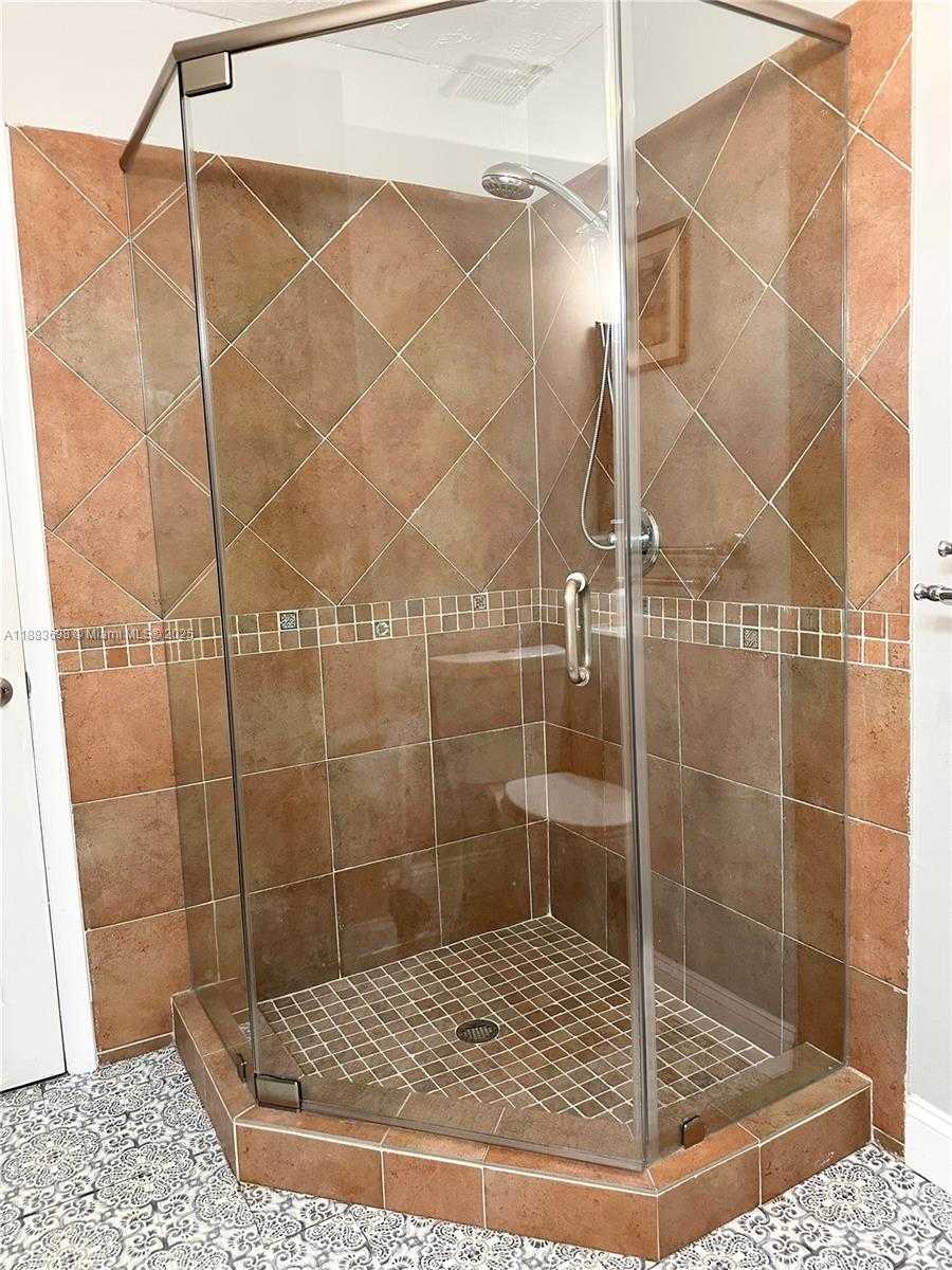 Small Image of 960 BAYBERRY POINT DR, Plantation Number 28