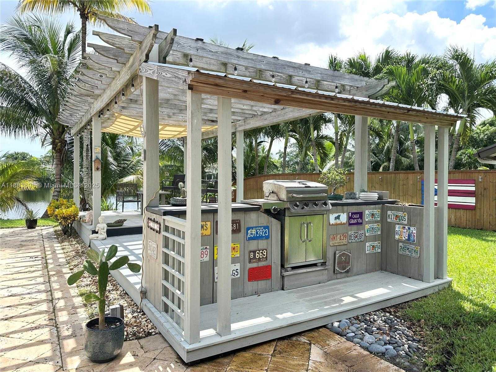 Small Image of 960 BAYBERRY POINT DR, Plantation Number 3