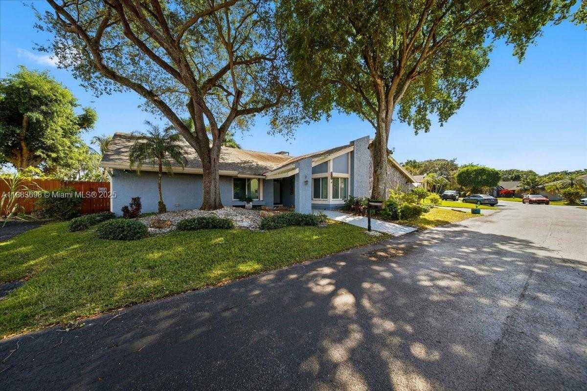 Small Image of 960 BAYBERRY POINT DR, Plantation Number 46