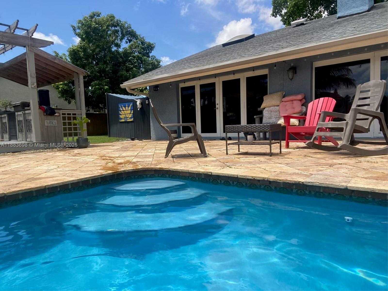 Small Image of 960 BAYBERRY POINT DR, Plantation Number 6