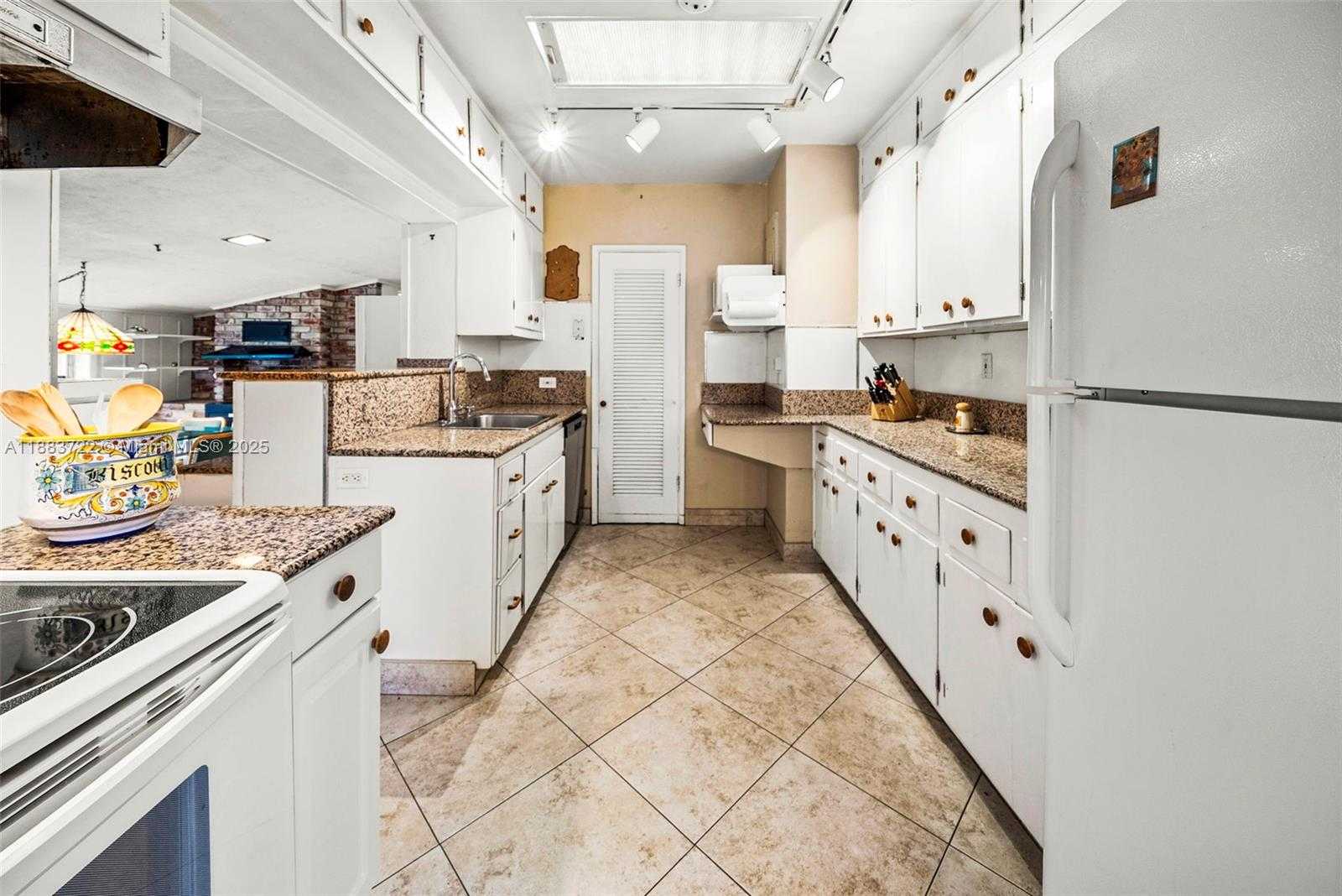 Small Image of 995 SOUTH SHORE DR, Miami Beach Number 14