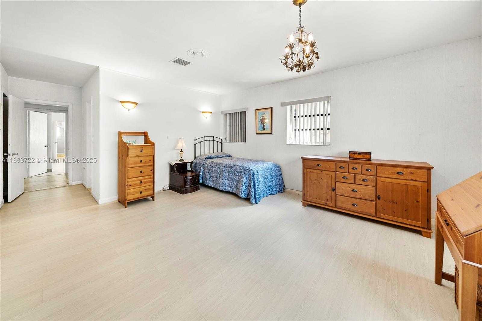 Small Image of 995 SOUTH SHORE DR, Miami Beach Number 23