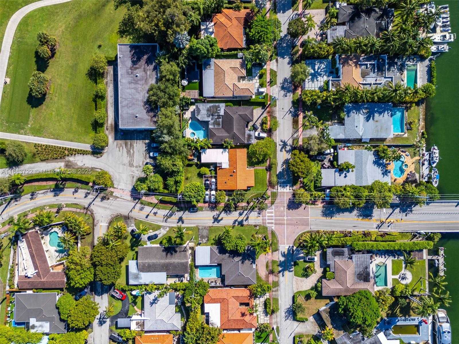 Small Image of 995 SOUTH SHORE DR, Miami Beach Number 25