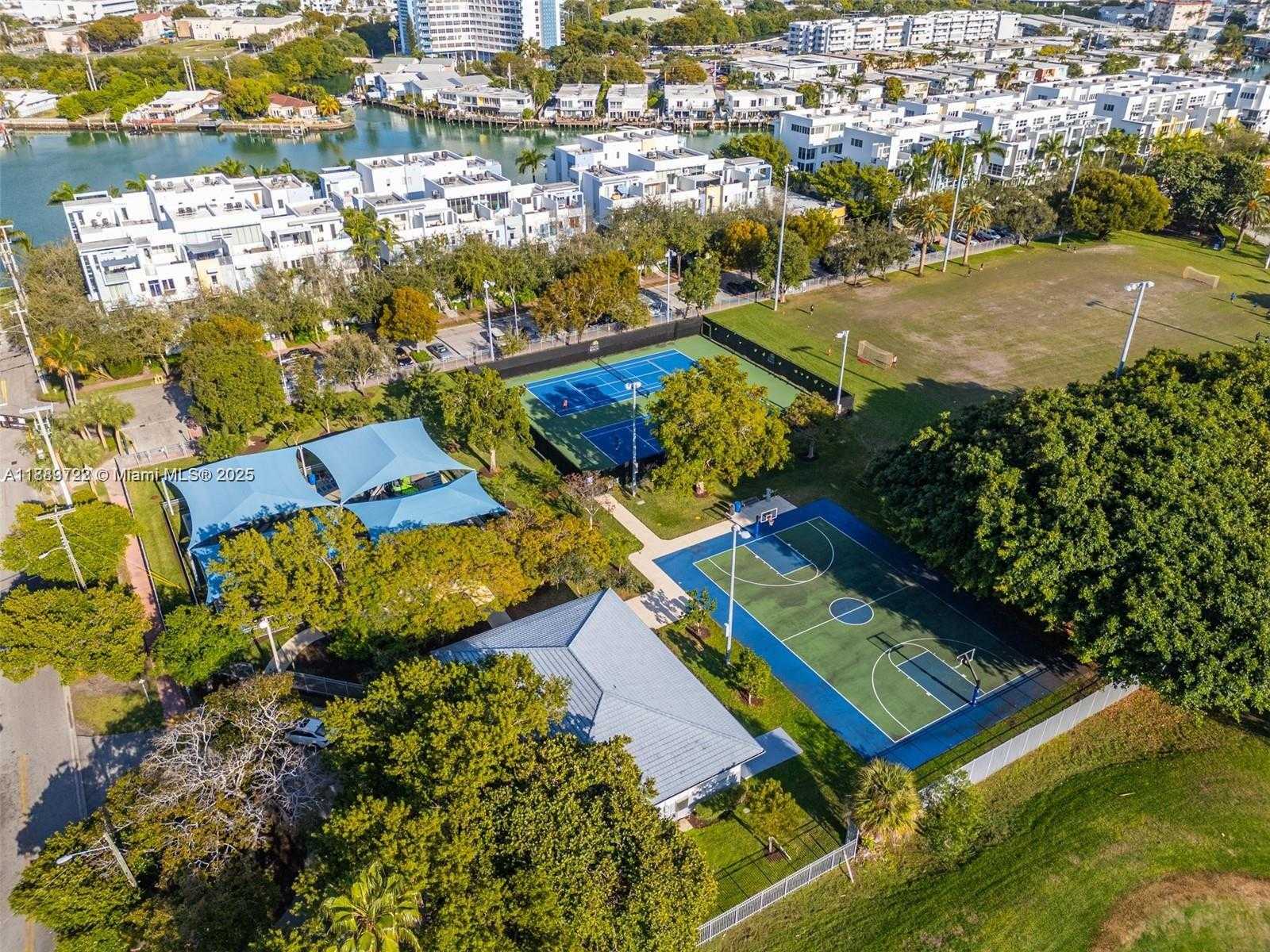Small Image of 995 SOUTH SHORE DR, Miami Beach Number 42