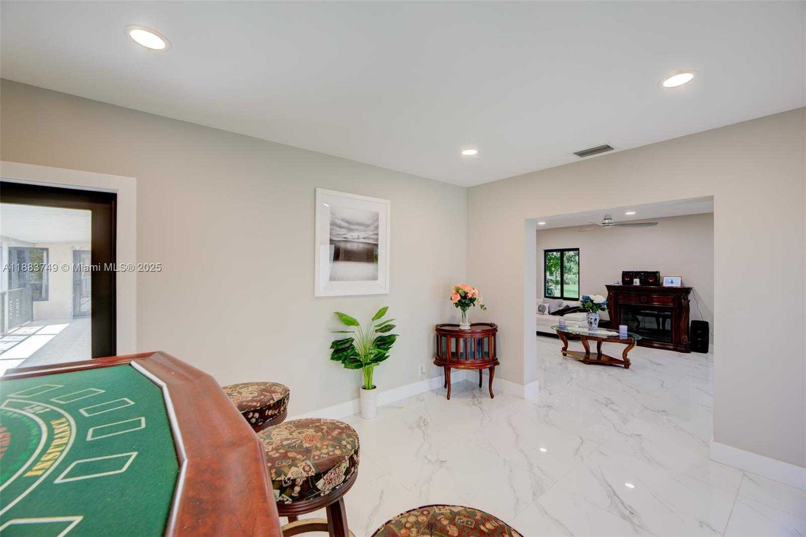 Small Image of 11490 WEST BISCAYNE CANAL RD, Miami Number 14