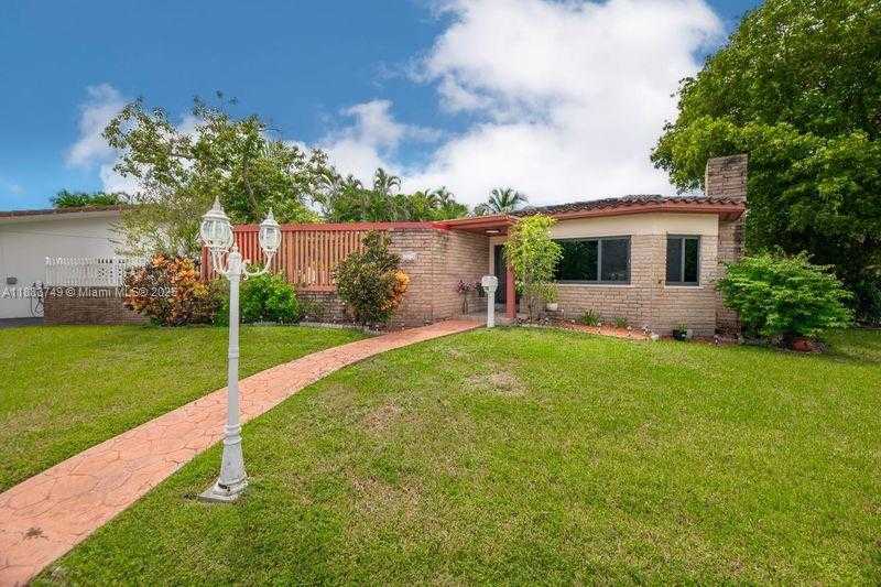 Small Image of 11490 WEST BISCAYNE CANAL RD, Miami Number 2