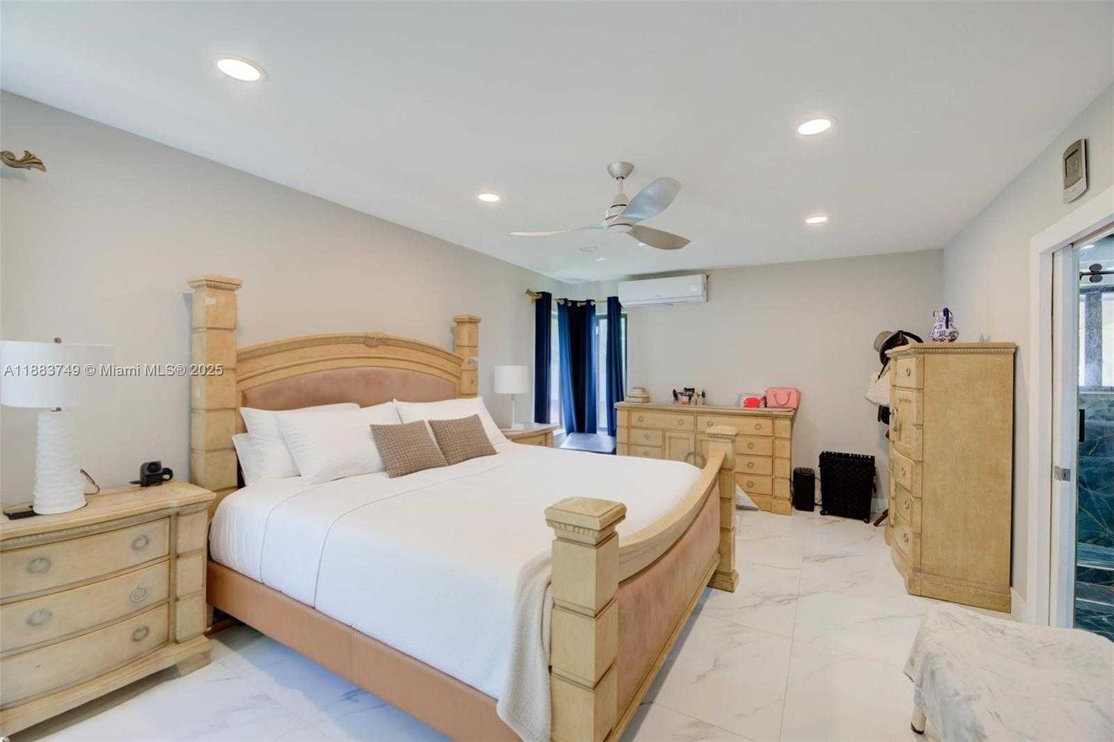 Small Image of 11490 WEST BISCAYNE CANAL RD, Miami Number 20