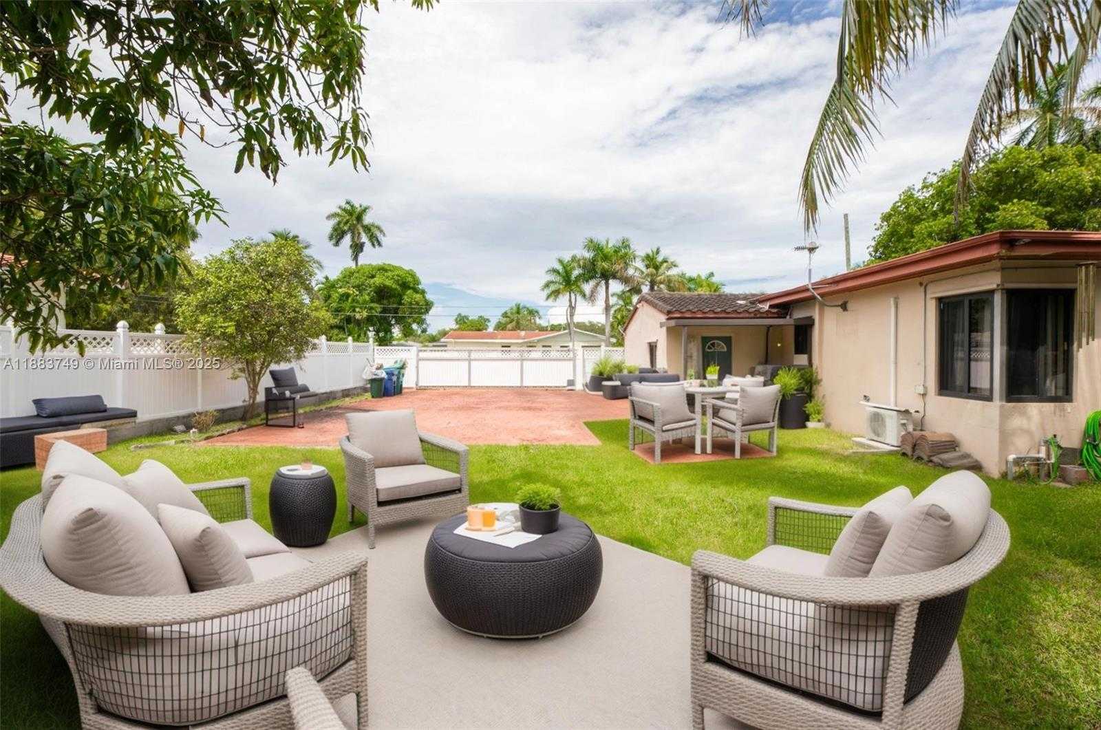 Small Image of 11490 WEST BISCAYNE CANAL RD, Miami Number 29