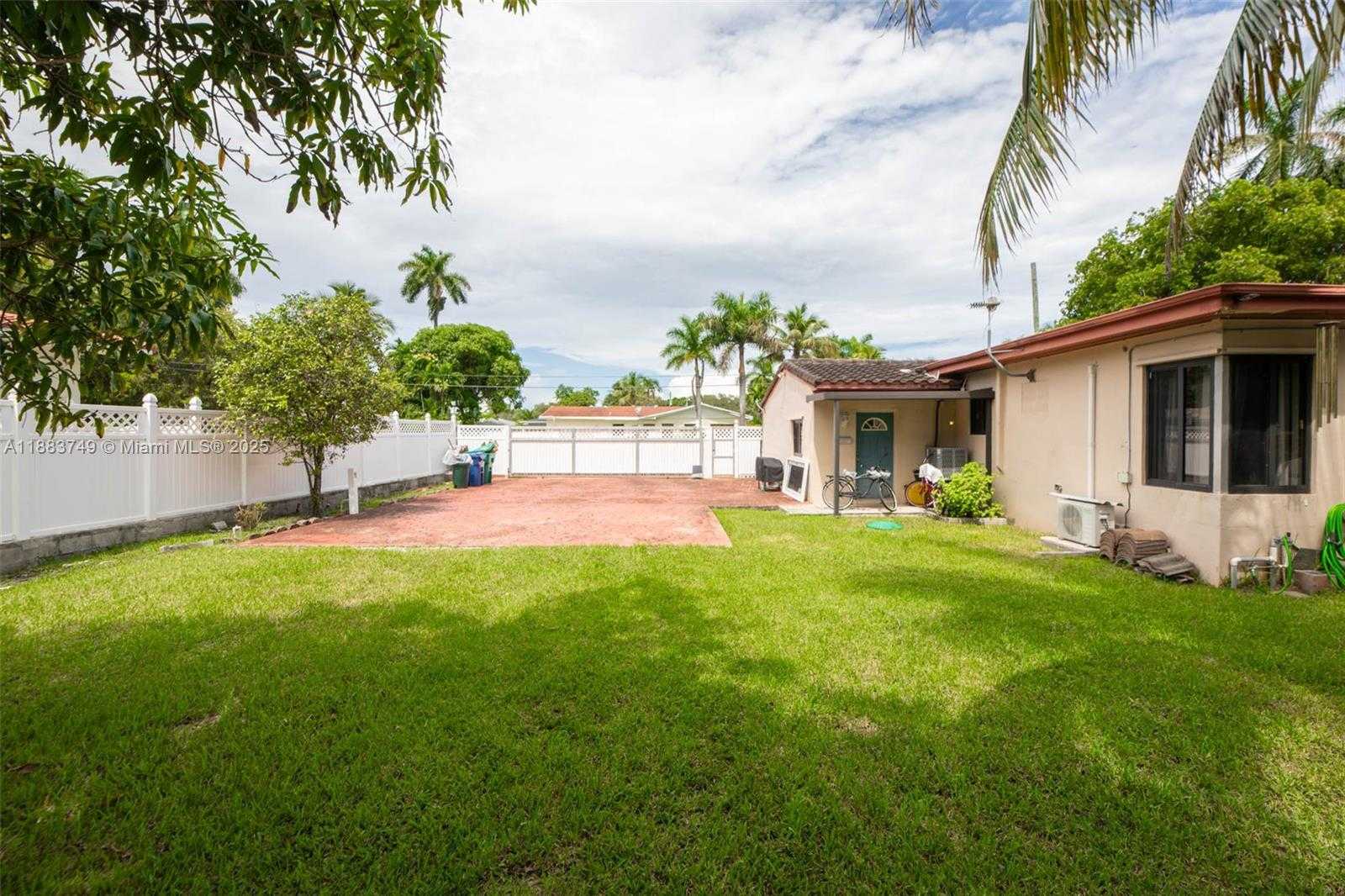 Small Image of 11490 WEST BISCAYNE CANAL RD, Miami Number 30