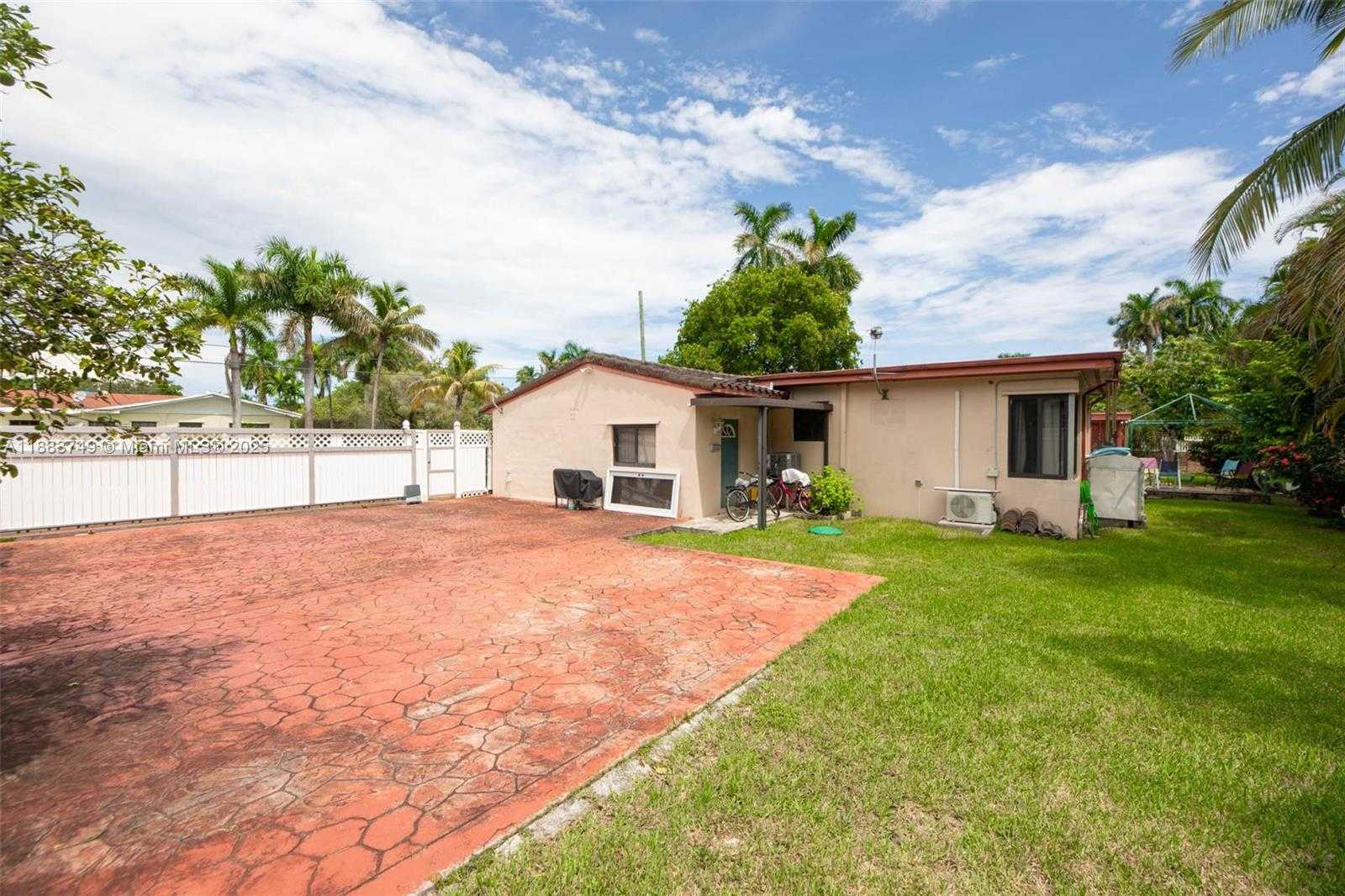 Small Image of 11490 WEST BISCAYNE CANAL RD, Miami Number 33