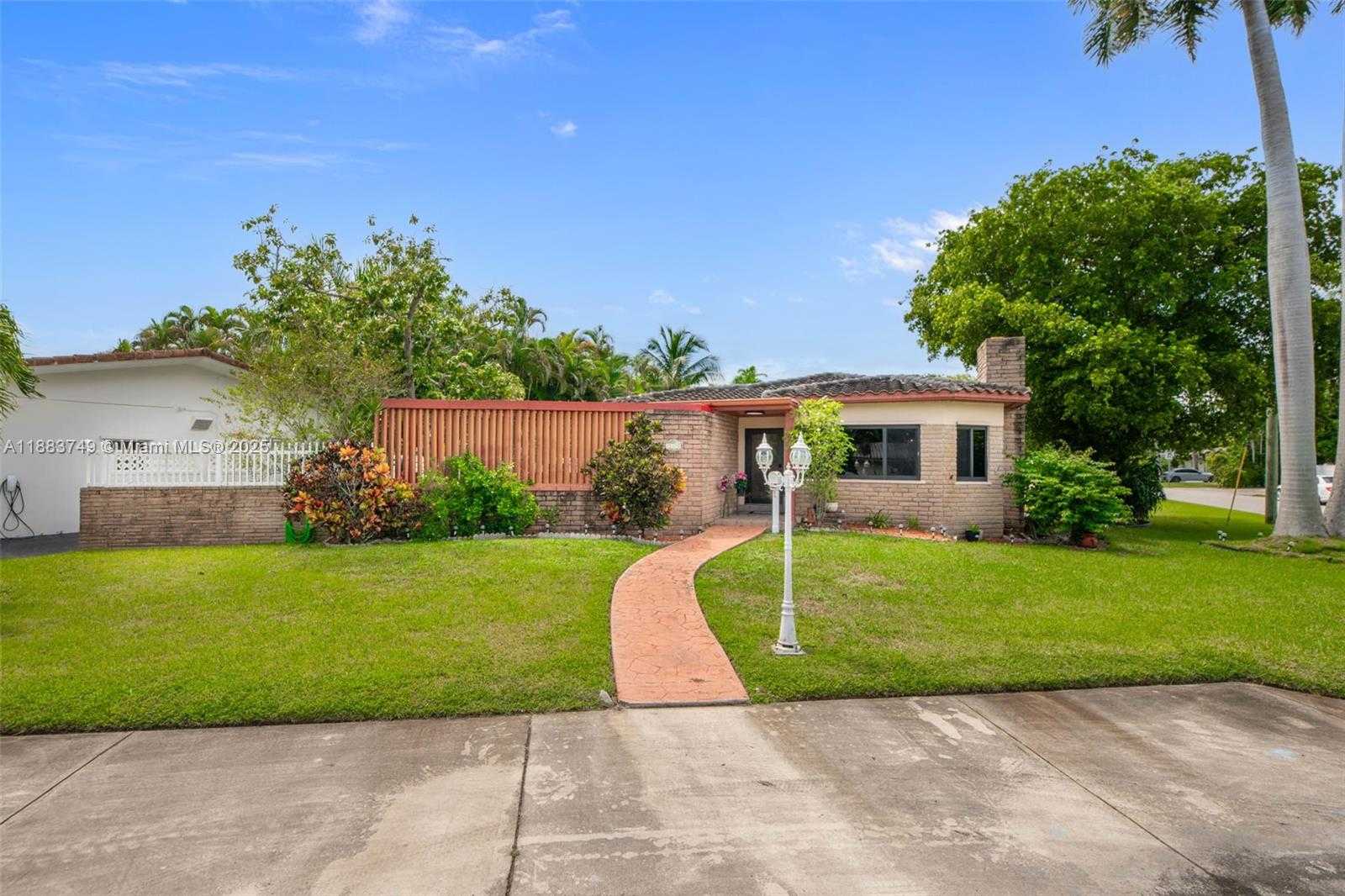 Small Image of 11490 WEST BISCAYNE CANAL RD, Miami Number 4