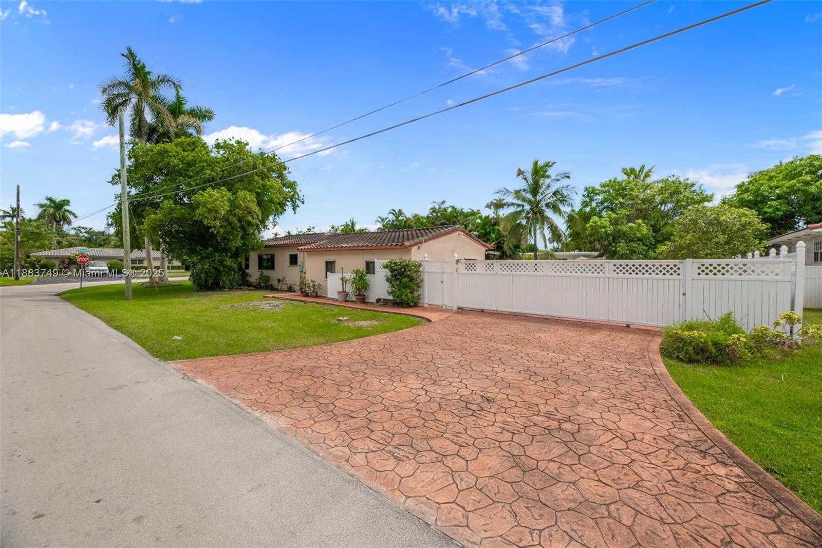Small Image of 11490 WEST BISCAYNE CANAL RD, Miami Number 5