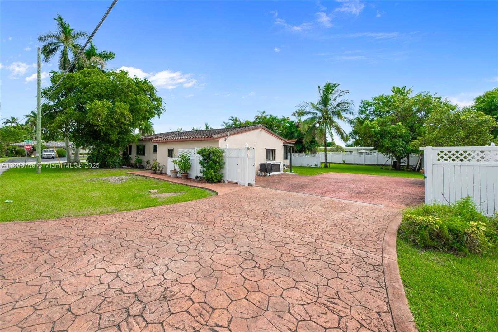 Small Image of 11490 WEST BISCAYNE CANAL RD, Miami Number 6