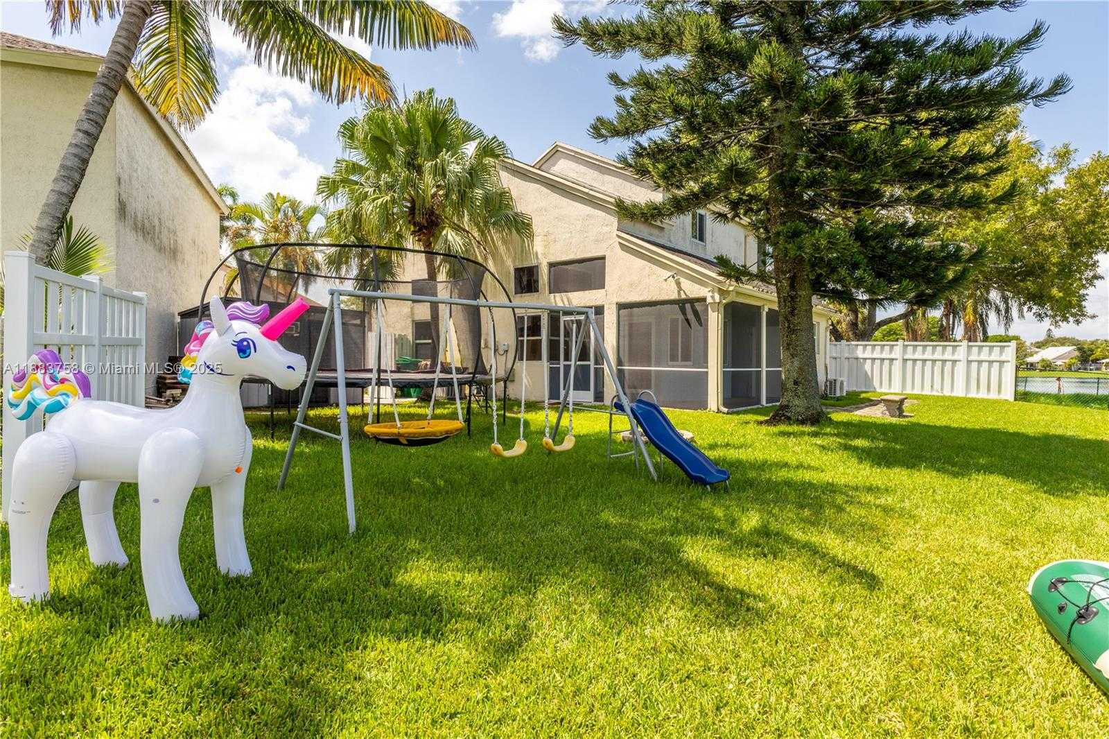Small Image of 10931 SOUTH WEST 10TH PL, Davie Number 11