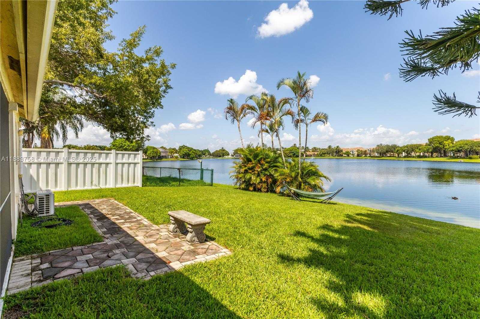 Small Image of 10931 SOUTH WEST 10TH PL, Davie Number 12