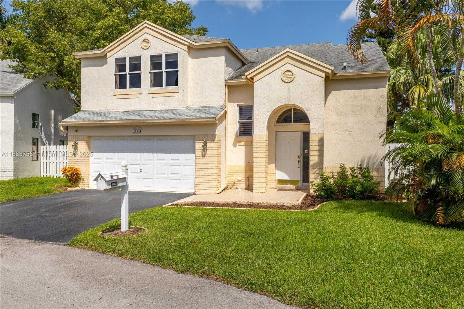 Small Image of 10931 SOUTH WEST 10TH PL, Davie Number 2