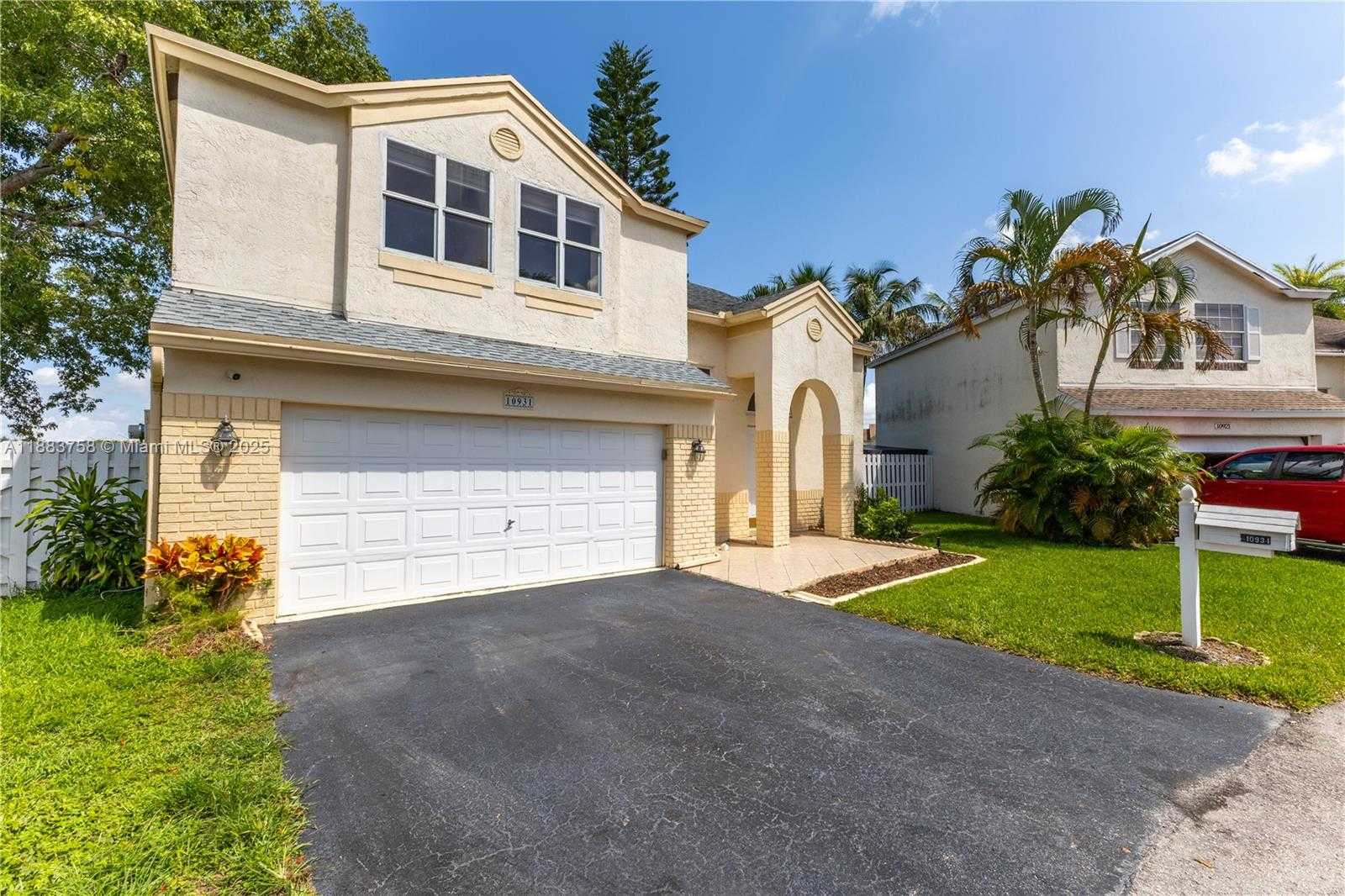 Small Image of 10931 SOUTH WEST 10TH PL, Davie Number 3