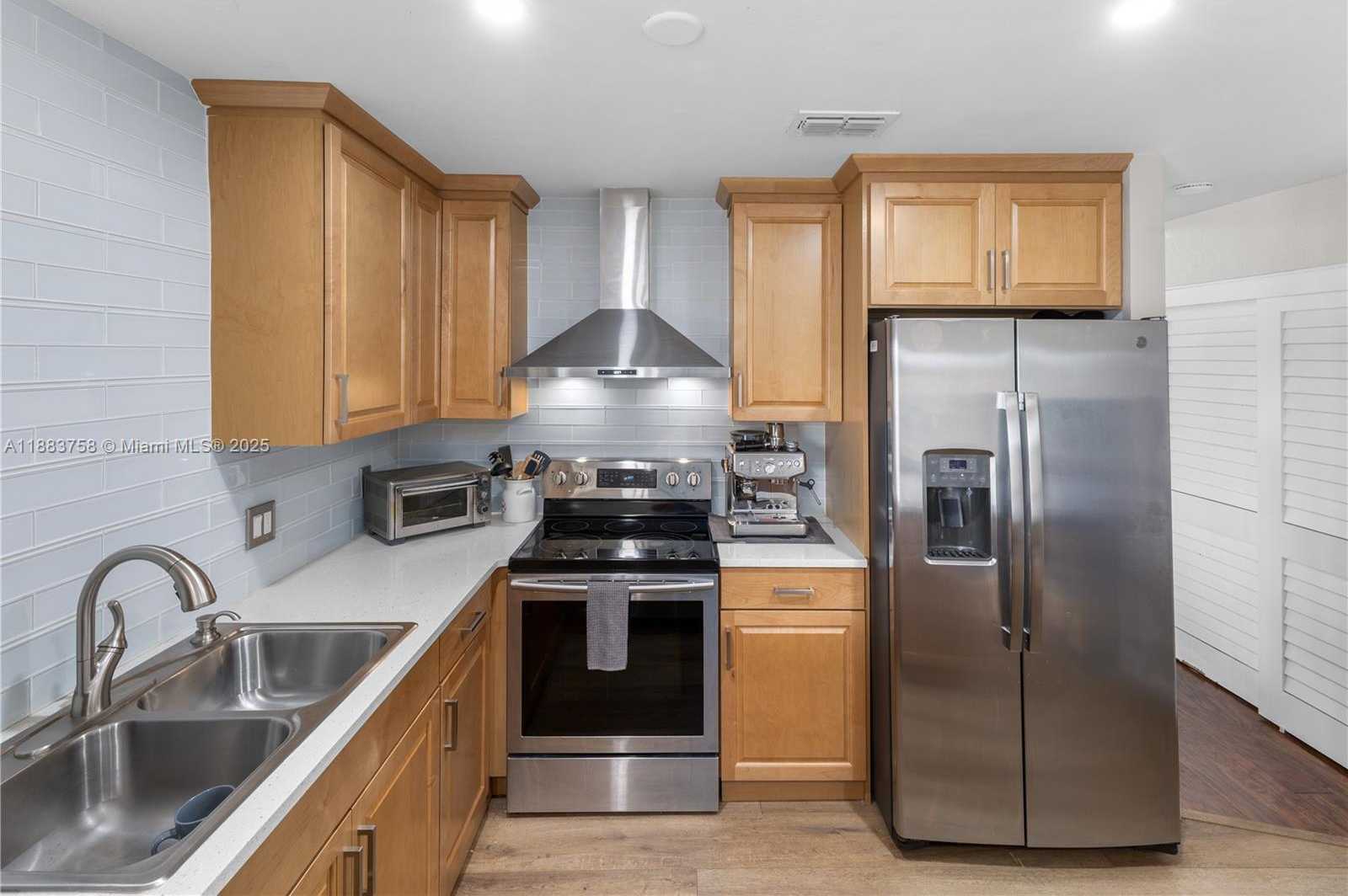 Small Image of 10931 SOUTH WEST 10TH PL, Davie Number 32