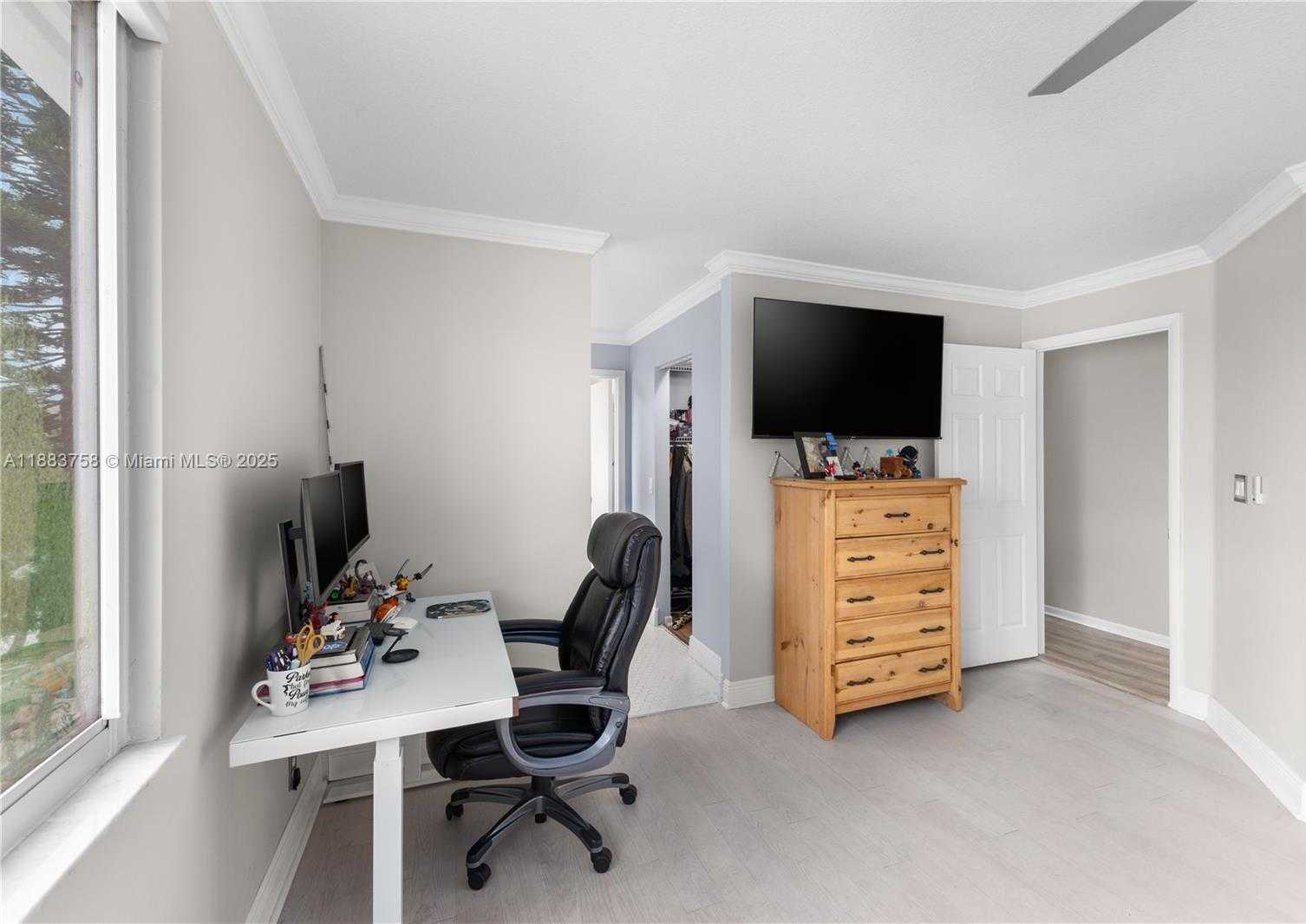 Small Image of 10931 SOUTH WEST 10TH PL, Davie Number 39