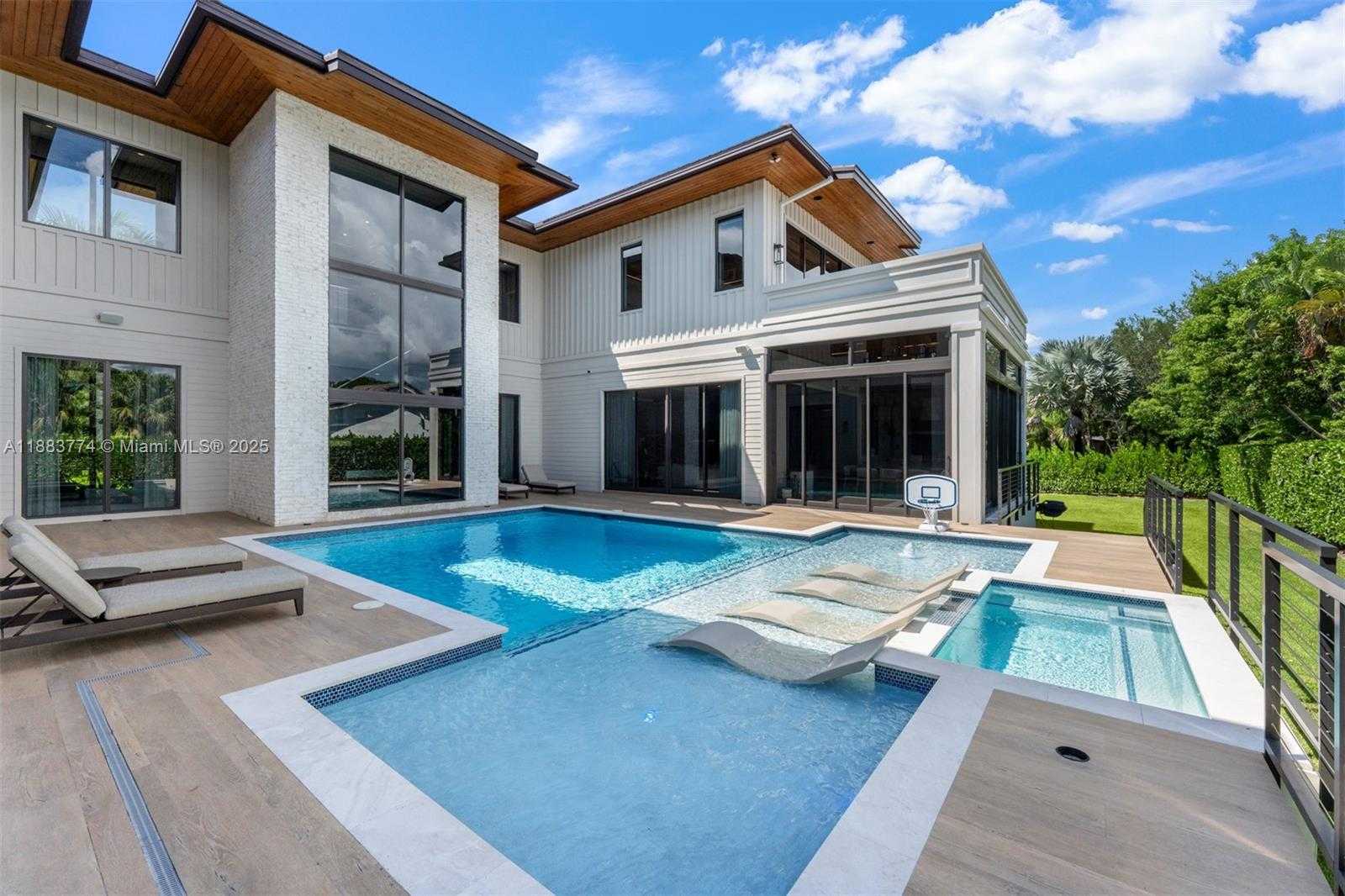 Small Image of 13120 OLD CUTLER RD, Pinecrest Number 11