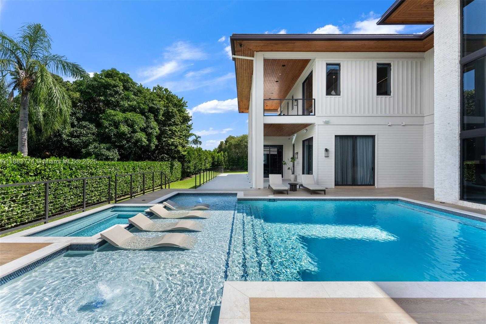 Small Image of 13120 OLD CUTLER RD, Pinecrest Number 44