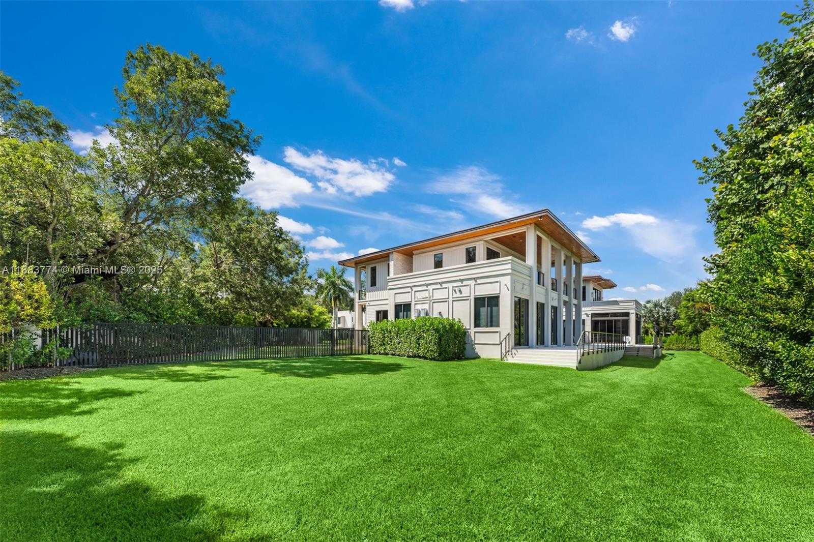 Small Image of 13120 OLD CUTLER RD, Pinecrest Number 46