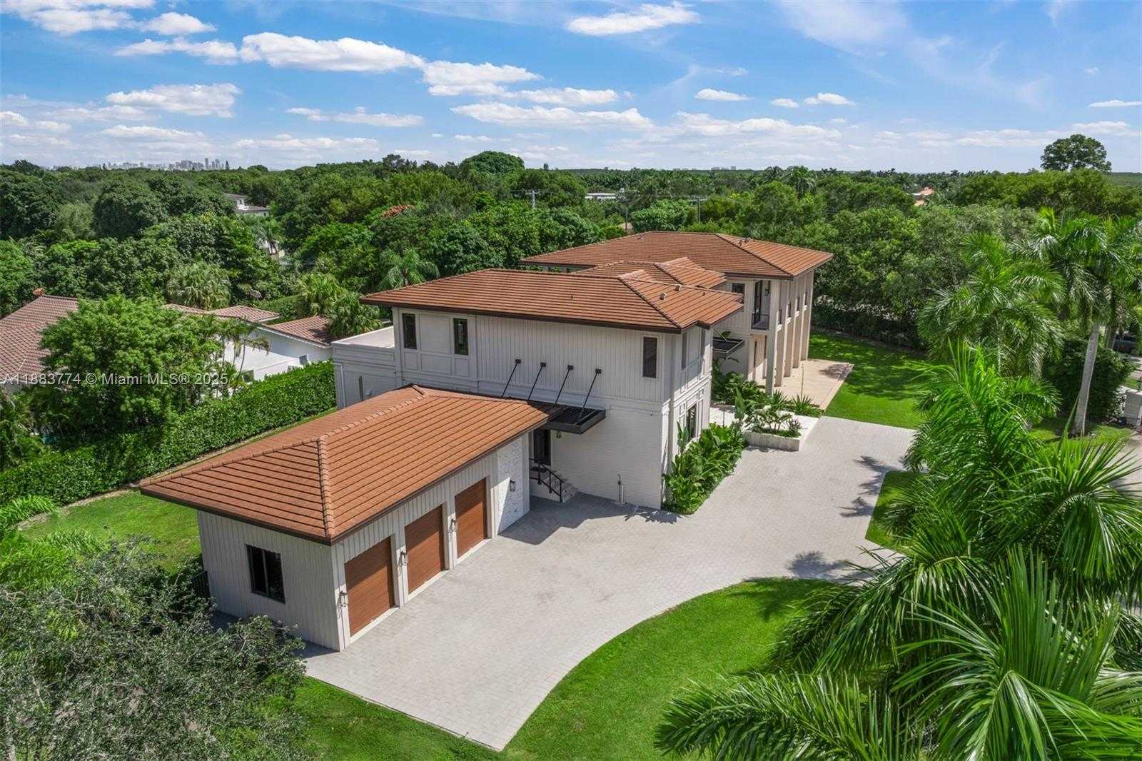 Small Image of 13120 OLD CUTLER RD, Pinecrest Number 47