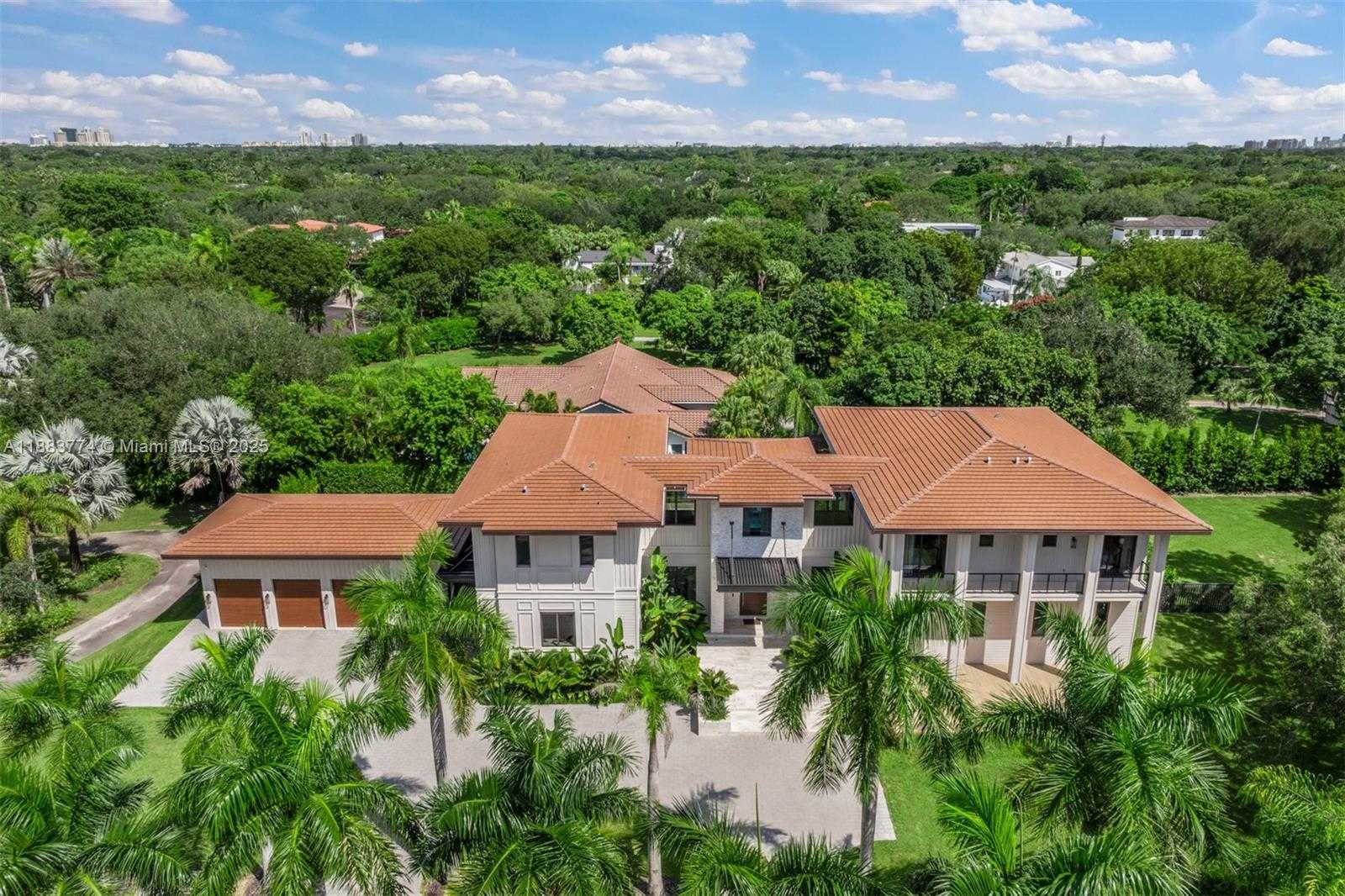 Small Image of 13120 OLD CUTLER RD, Pinecrest Number 49