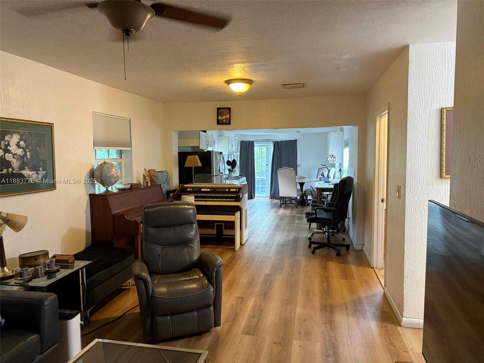 Small Image of 3611 SOUTH WEST 36TH ST, West Park Number 11