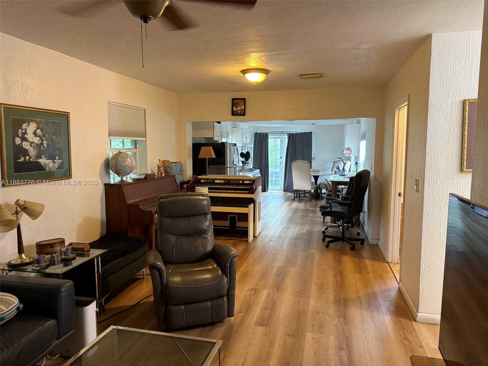 Small Image of 3611 SOUTH WEST 36TH ST, West Park Number 14