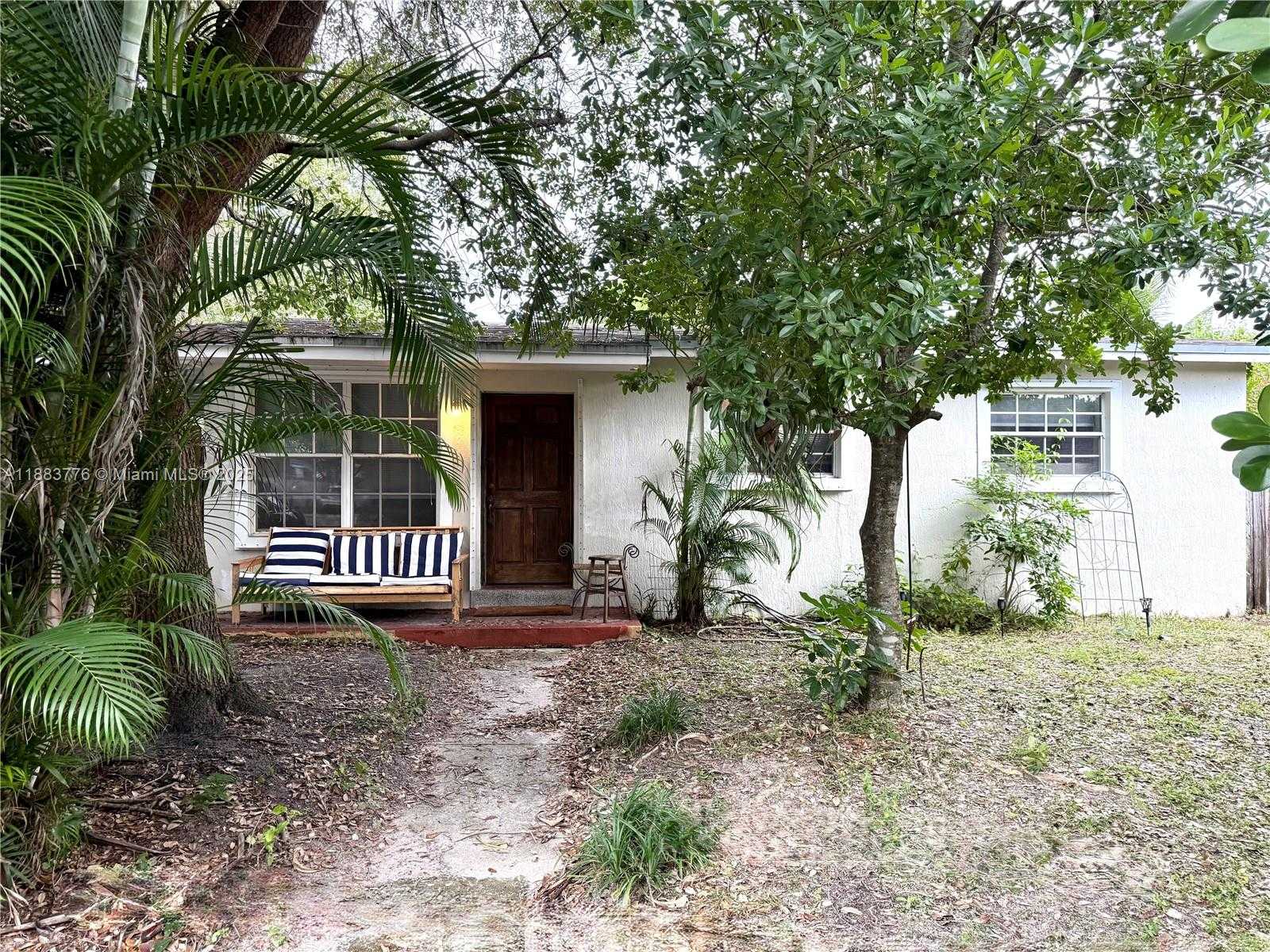 Small Image of 3611 SOUTH WEST 36TH ST, West Park Number 2