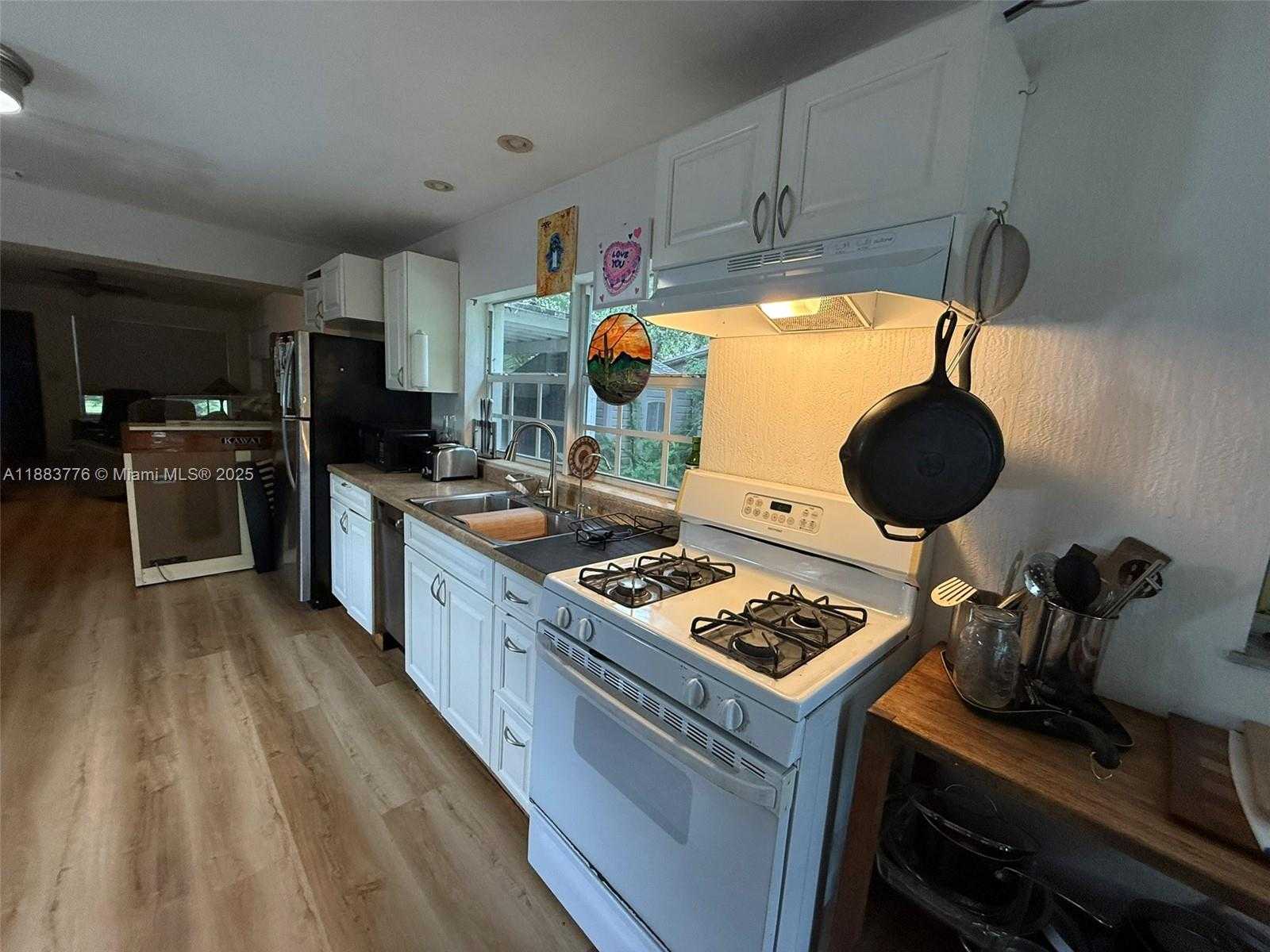 Small Image of 3611 SOUTH WEST 36TH ST, West Park Number 20