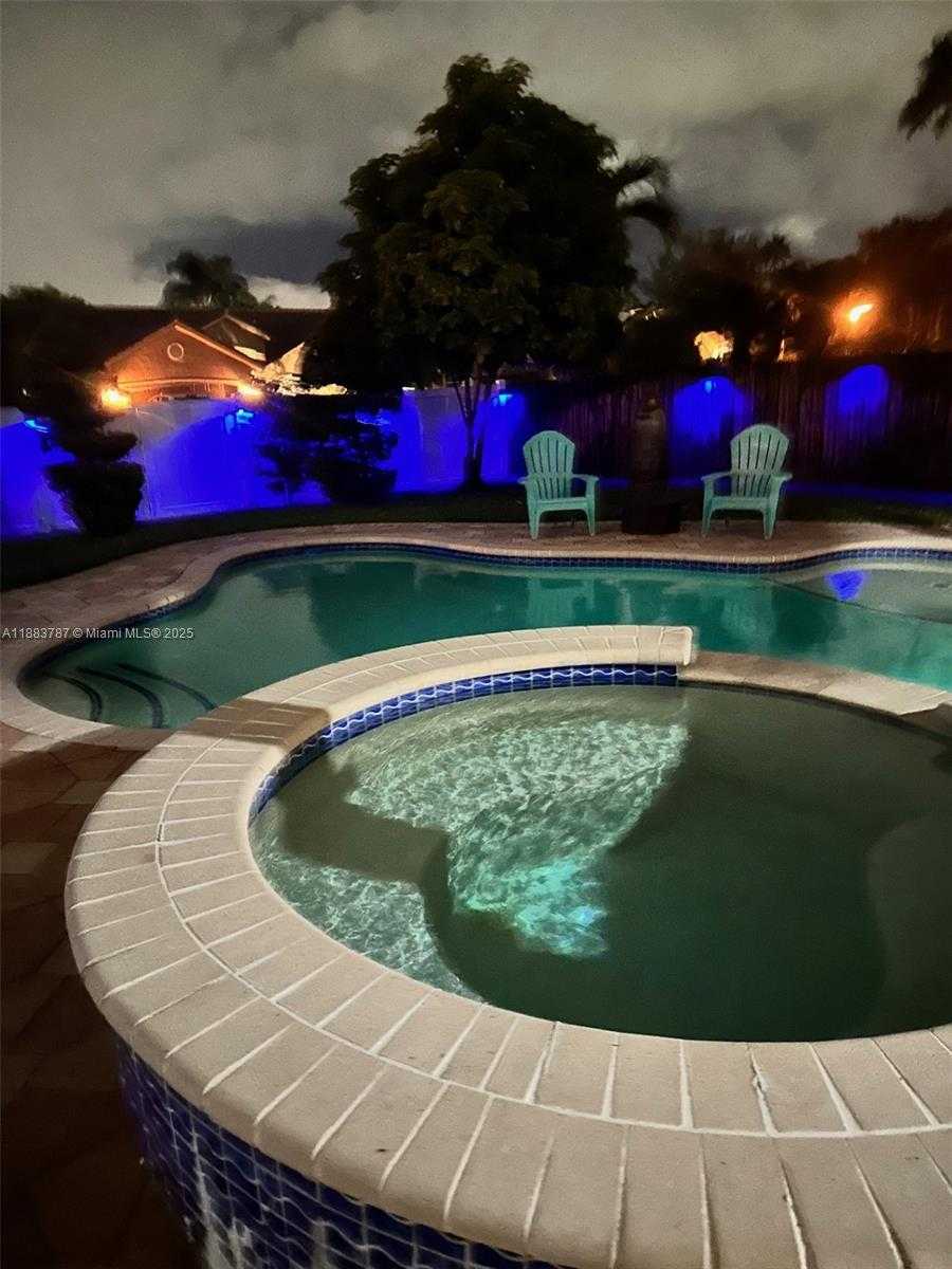 Small Image of 12645 SOUTH WEST 9TH PL, Davie Number 11