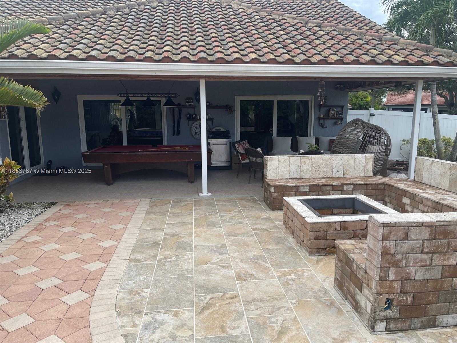 Small Image of 12645 SOUTH WEST 9TH PL, Davie Number 15