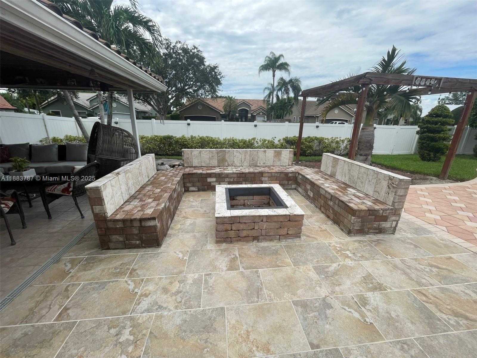 Small Image of 12645 SOUTH WEST 9TH PL, Davie Number 16