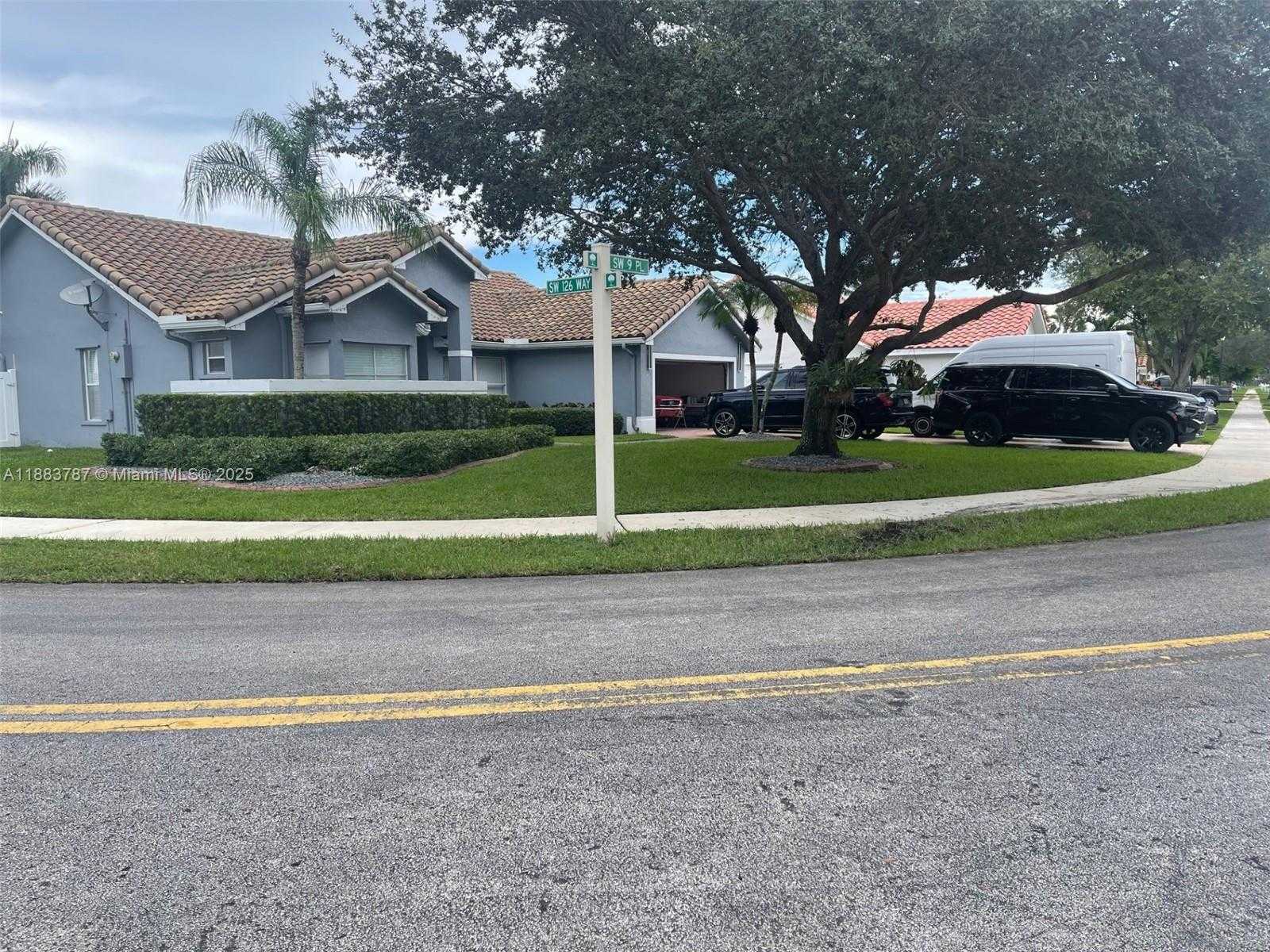 Small Image of 12645 SOUTH WEST 9TH PL, Davie Number 2