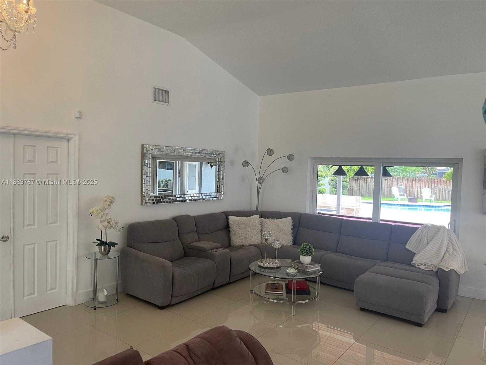 Small Image of 12645 SOUTH WEST 9TH PL, Davie Number 23