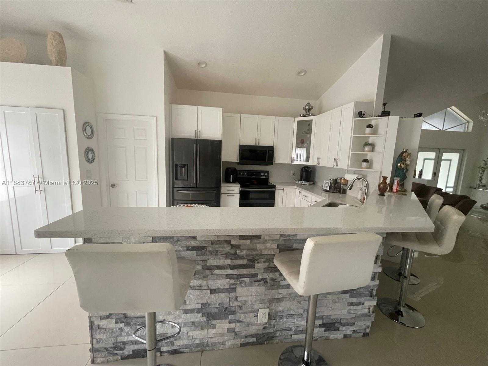 Small Image of 12645 SOUTH WEST 9TH PL, Davie Number 25