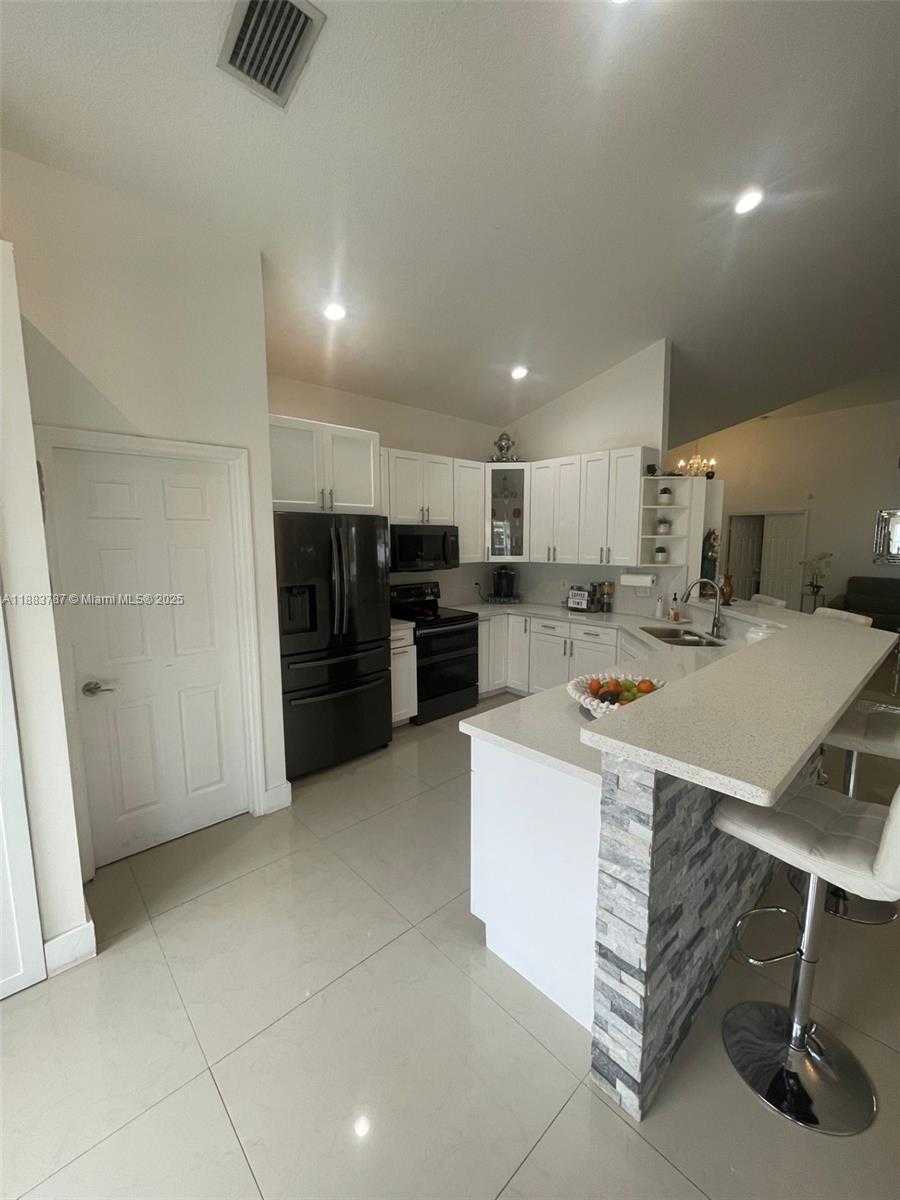 Small Image of 12645 SOUTH WEST 9TH PL, Davie Number 26