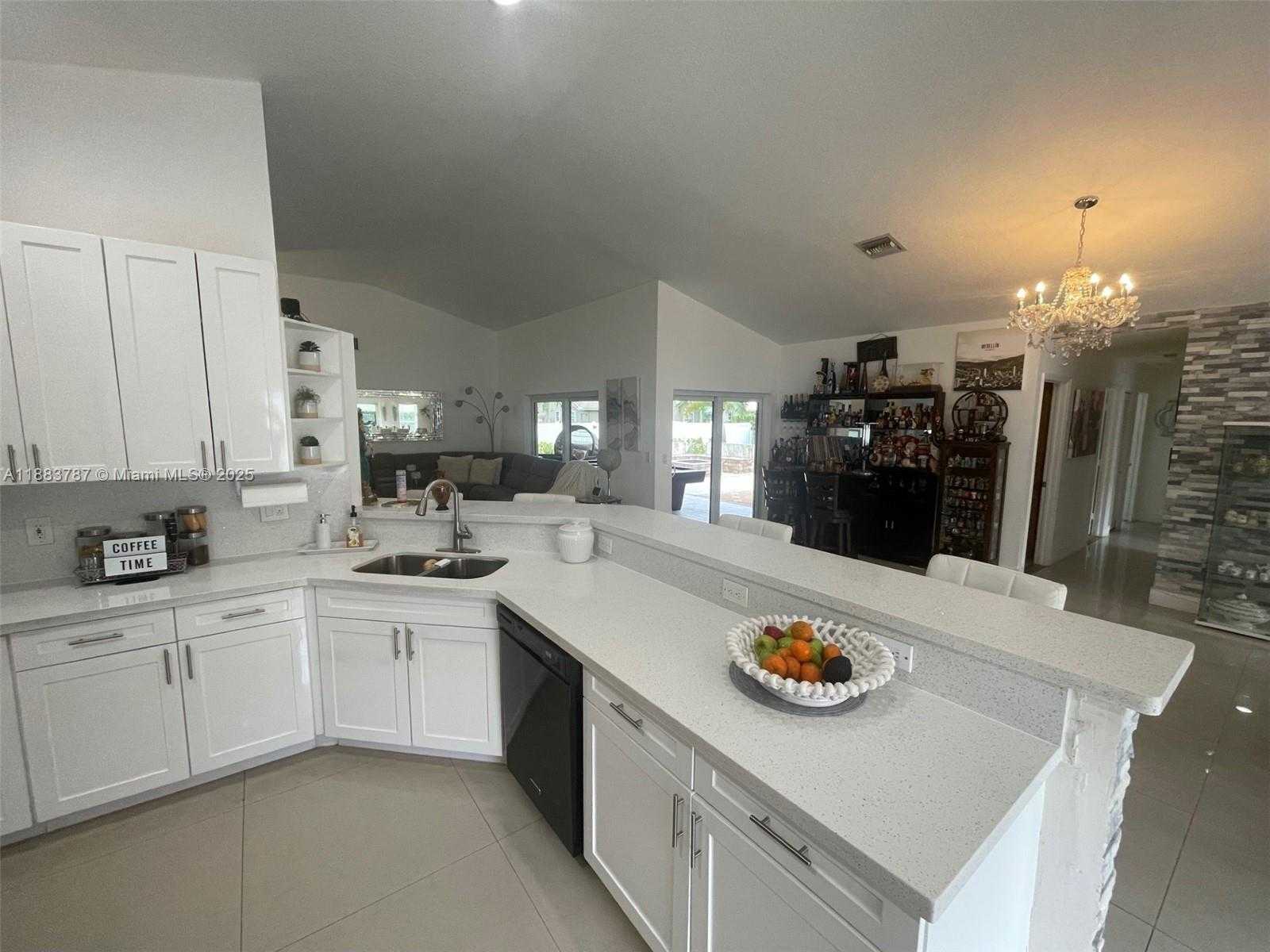 Small Image of 12645 SOUTH WEST 9TH PL, Davie Number 27