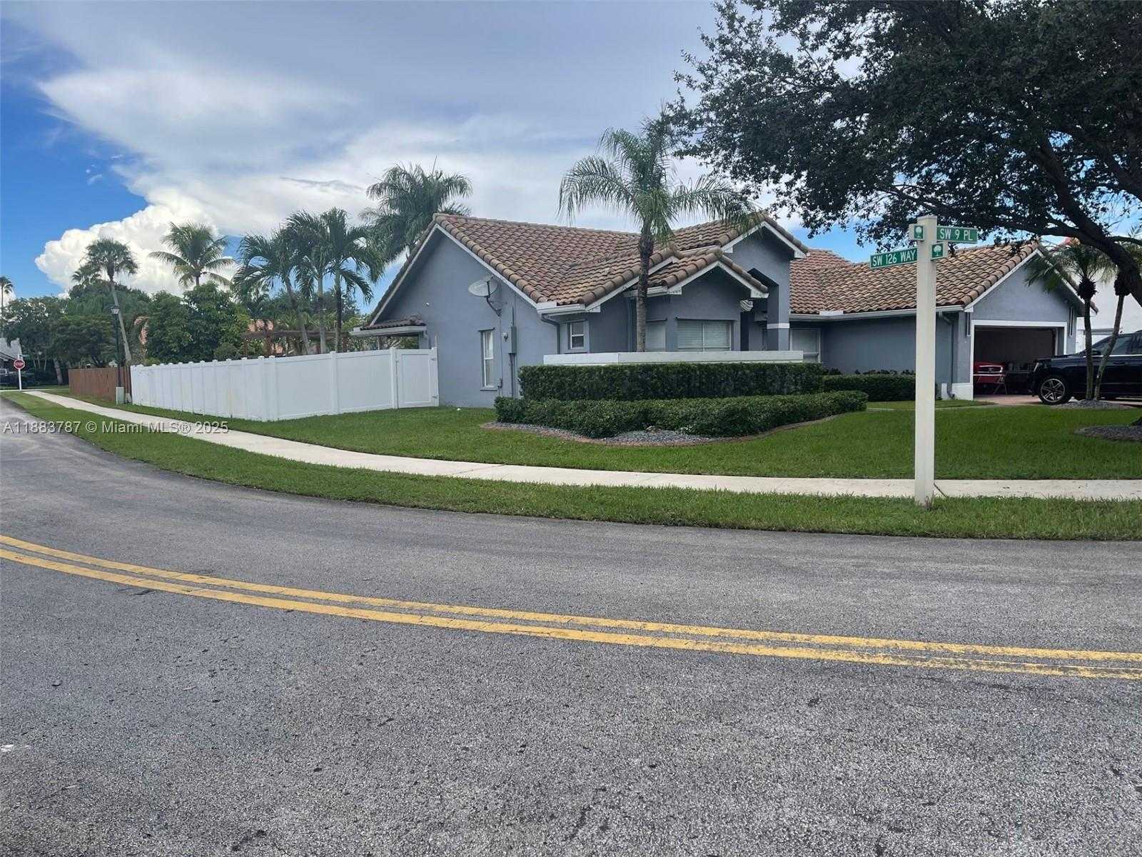 Small Image of 12645 SOUTH WEST 9TH PL, Davie Number 3