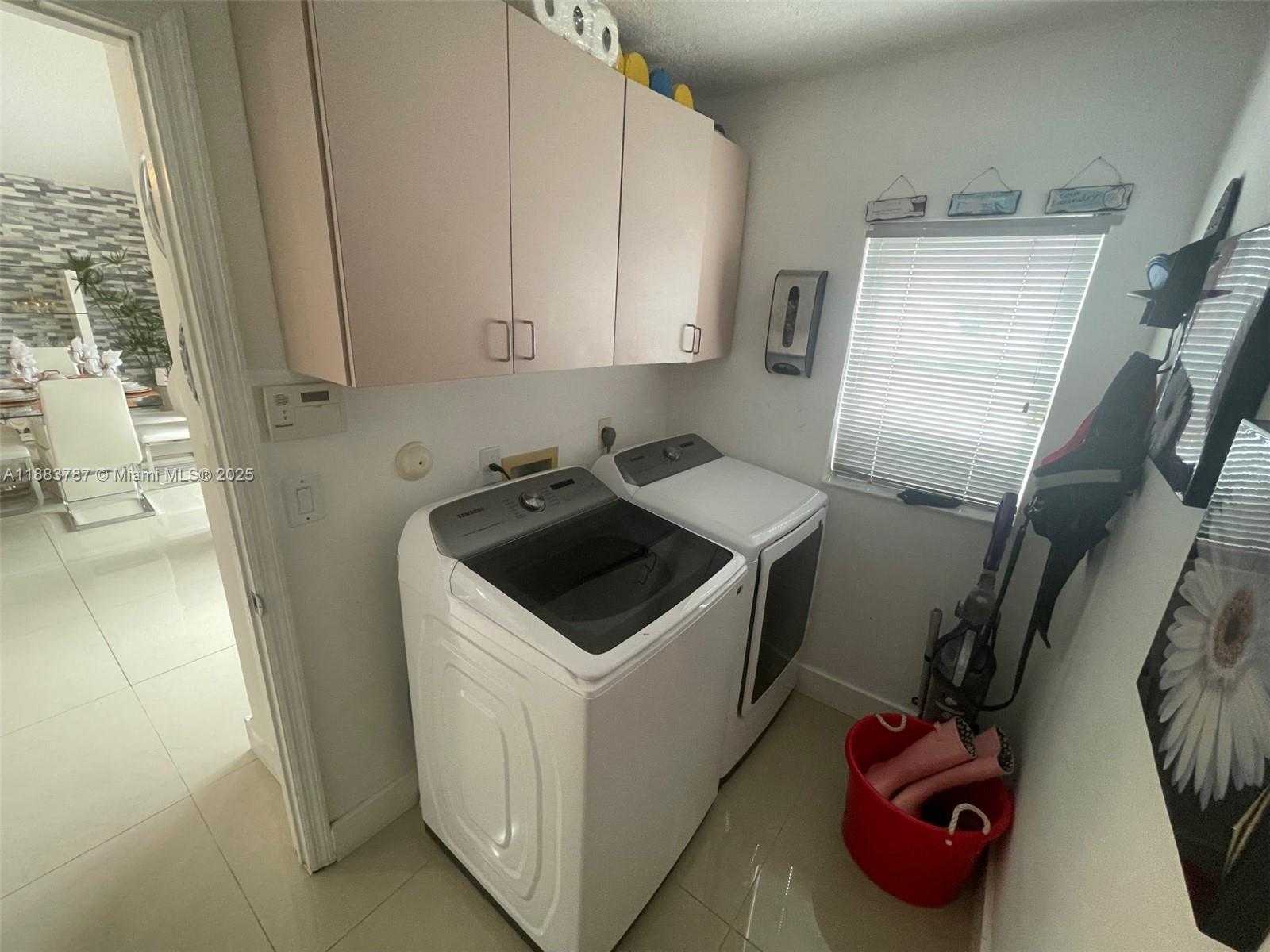 Small Image of 12645 SOUTH WEST 9TH PL, Davie Number 31
