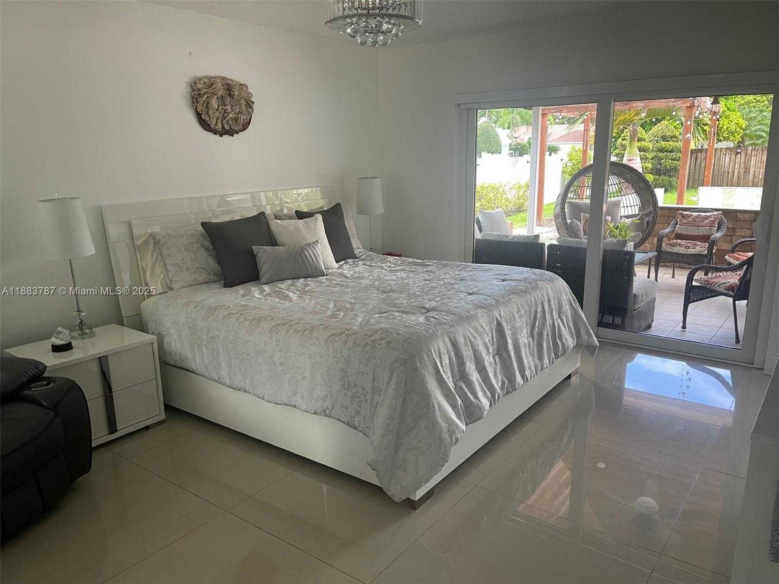 Small Image of 12645 SOUTH WEST 9TH PL, Davie Number 32