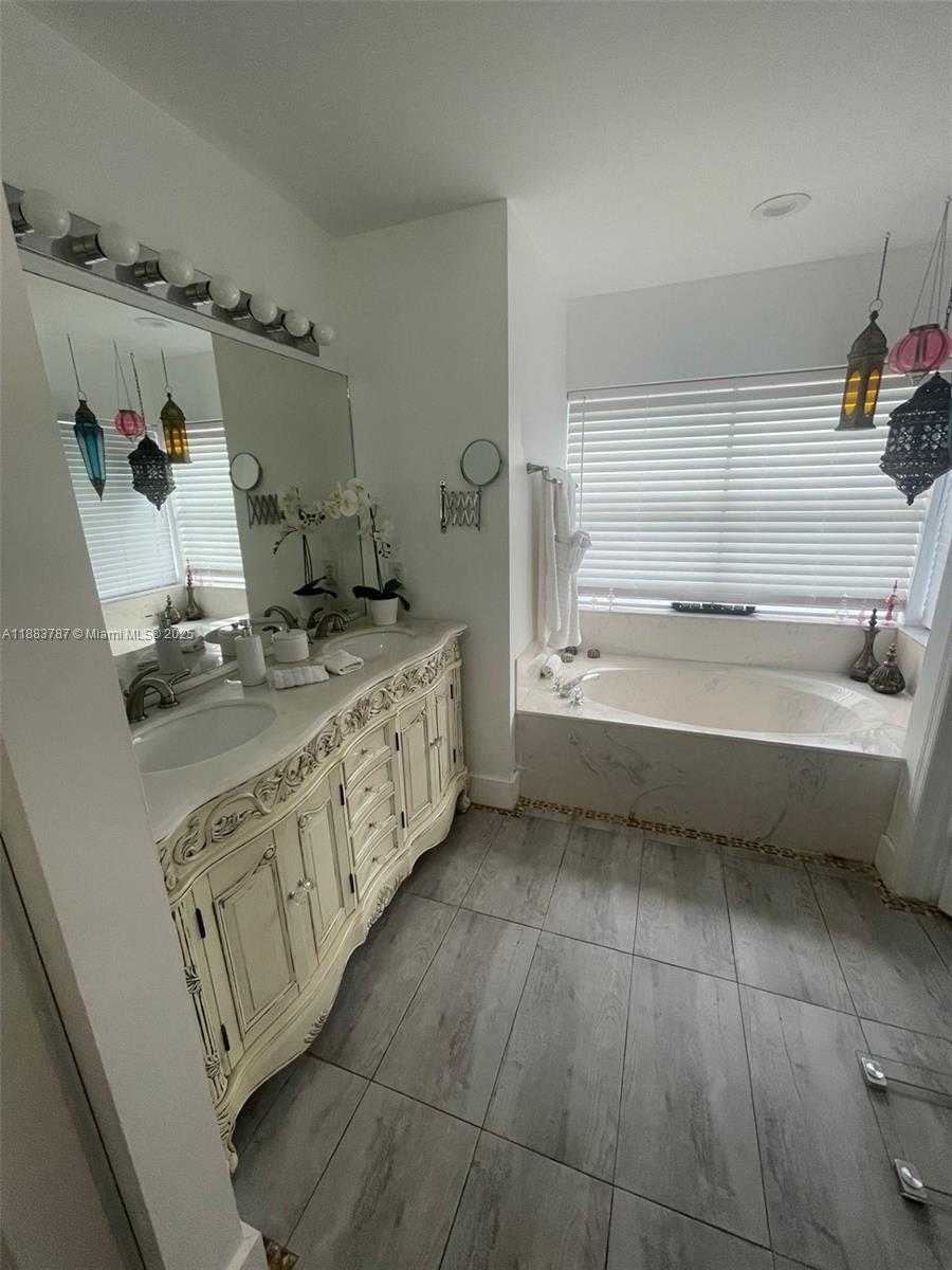 Small Image of 12645 SOUTH WEST 9TH PL, Davie Number 35