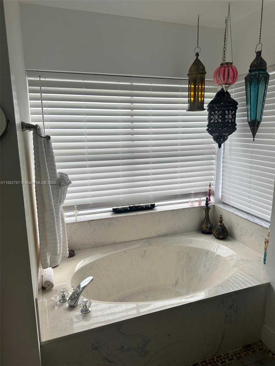 Small Image of 12645 SOUTH WEST 9TH PL, Davie Number 36